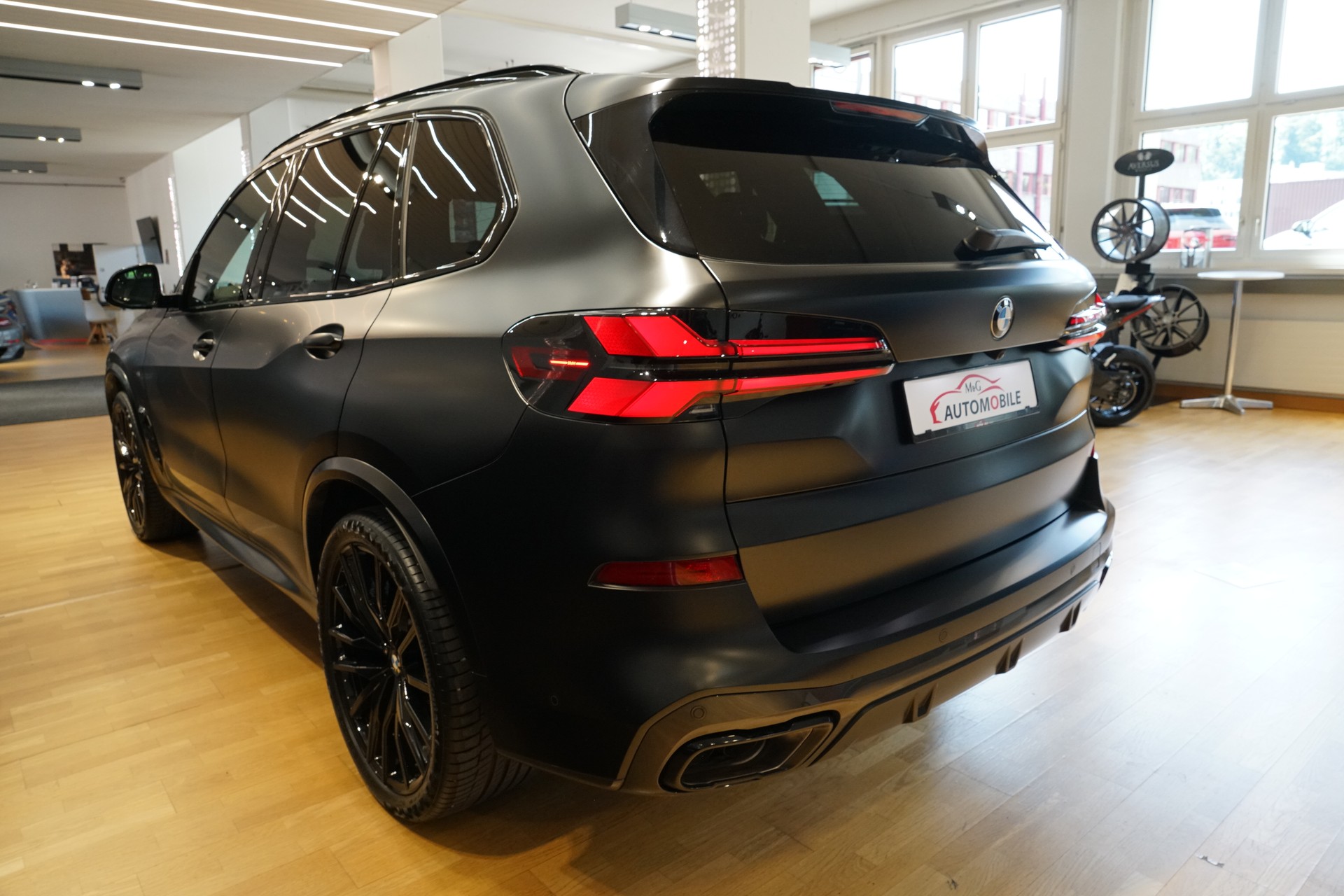 BMW X5 xDrive 48V 40i M Sport Pro Steptronic Frozen Black-image-5