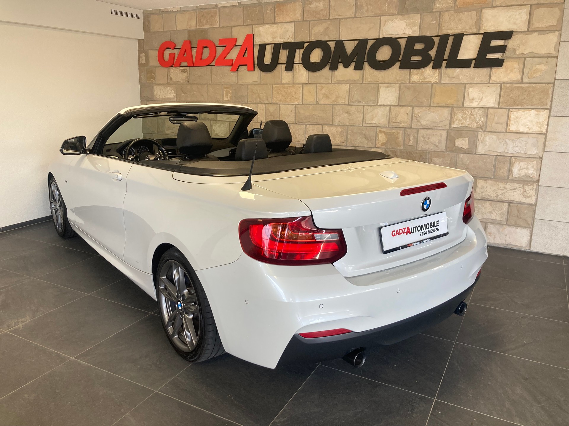 BMW M235i Steptronic-image-3