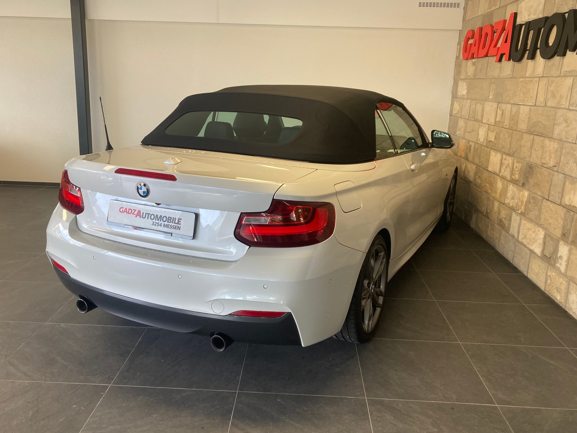 BMW M235i Steptronic-image-4