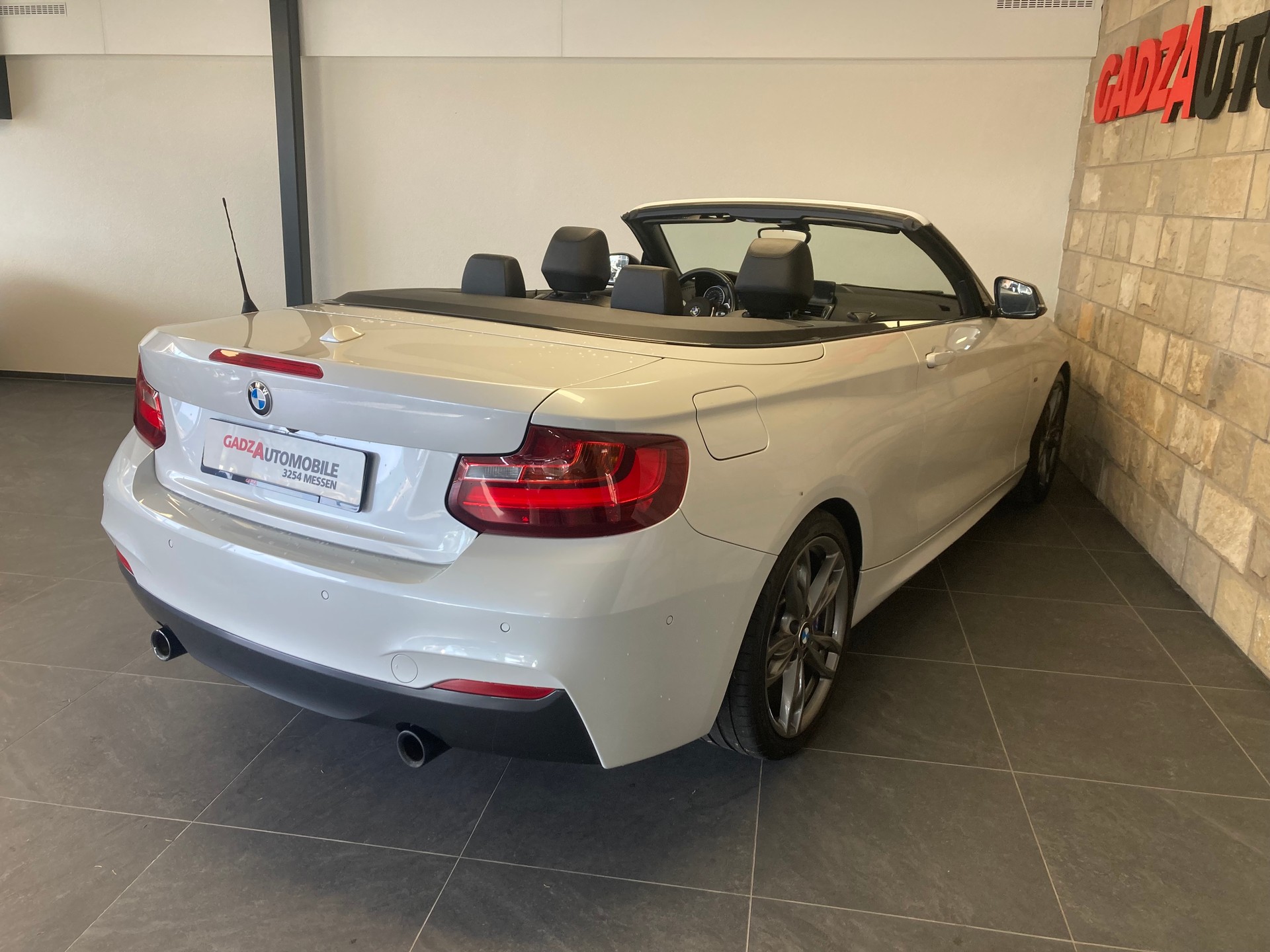 BMW M235i Steptronic-image-5