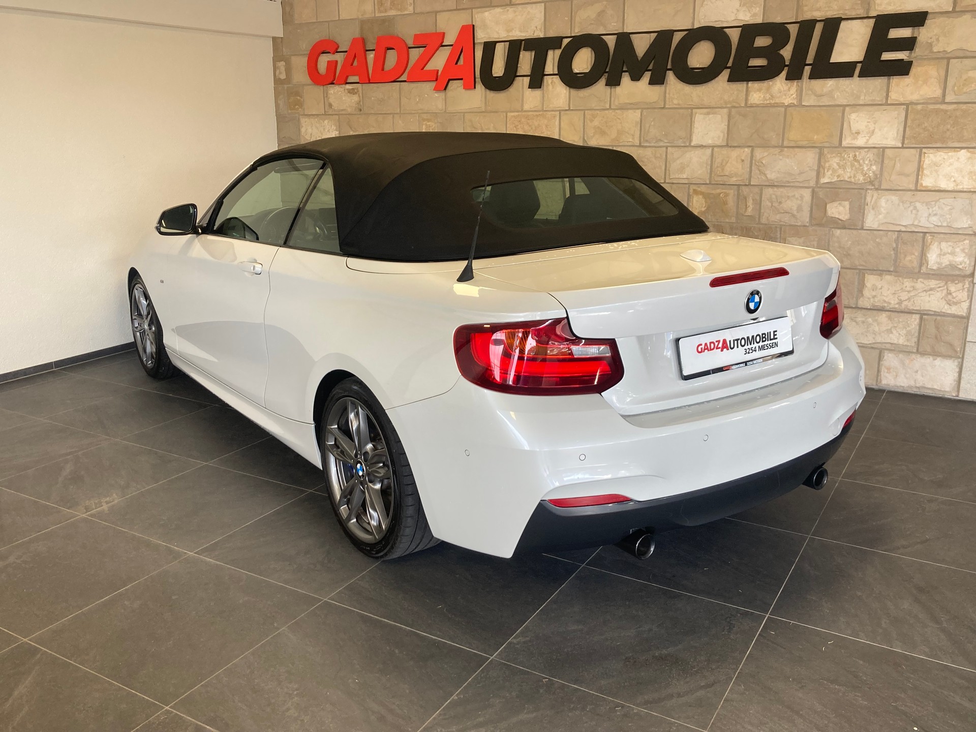 BMW M235i Steptronic-image-2