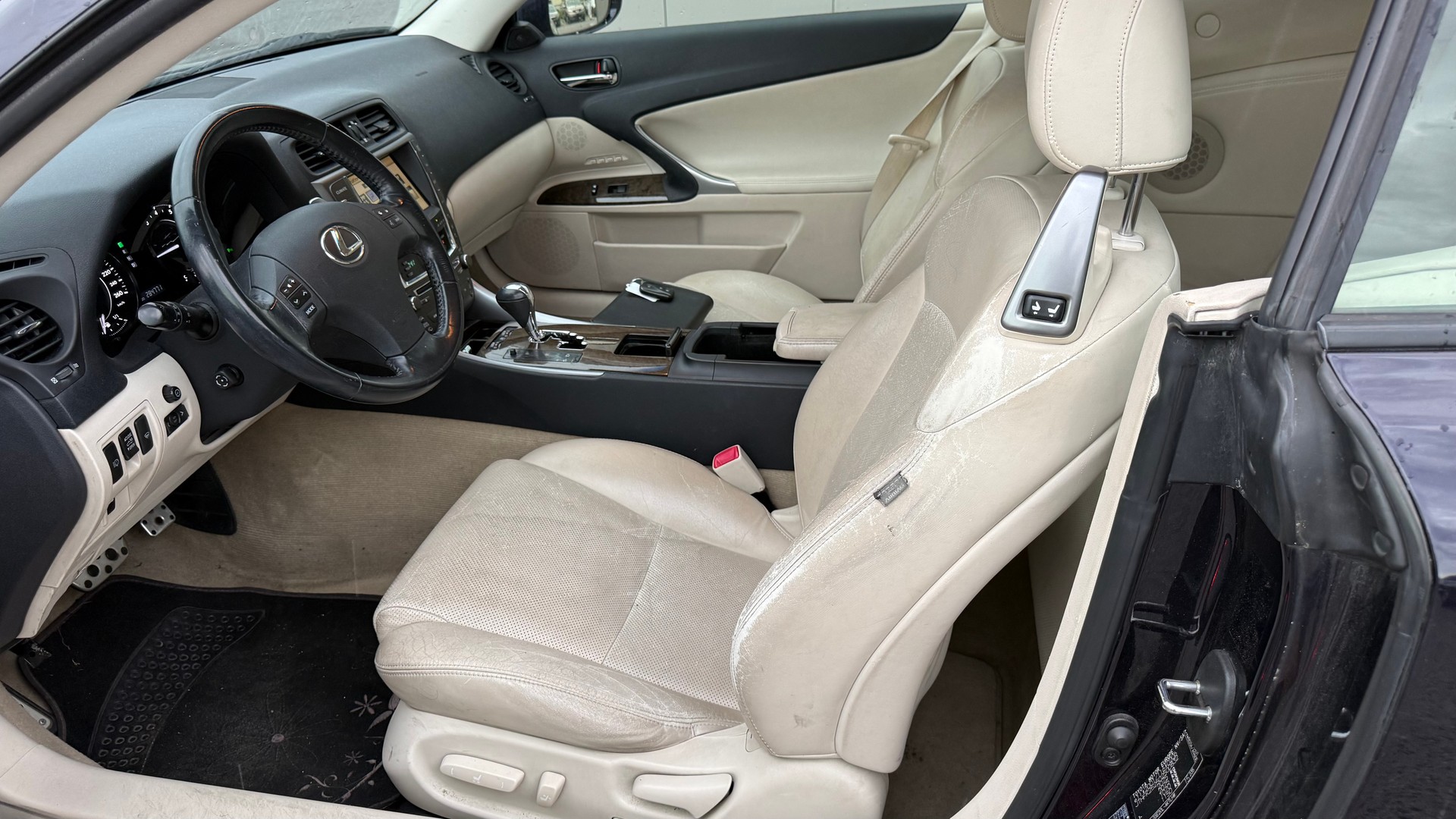 LEXUS IS 250C Executive Automatic-image-8