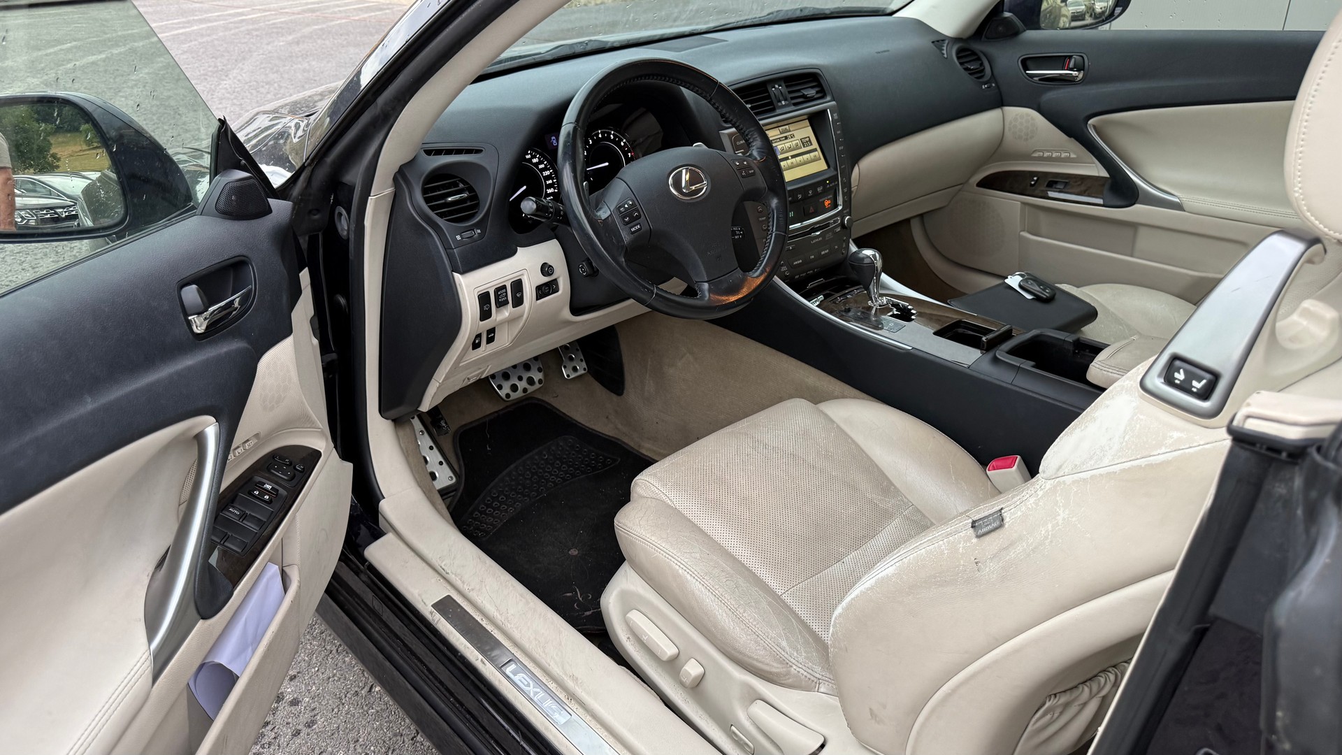 LEXUS IS 250C Executive Automatic-image-7