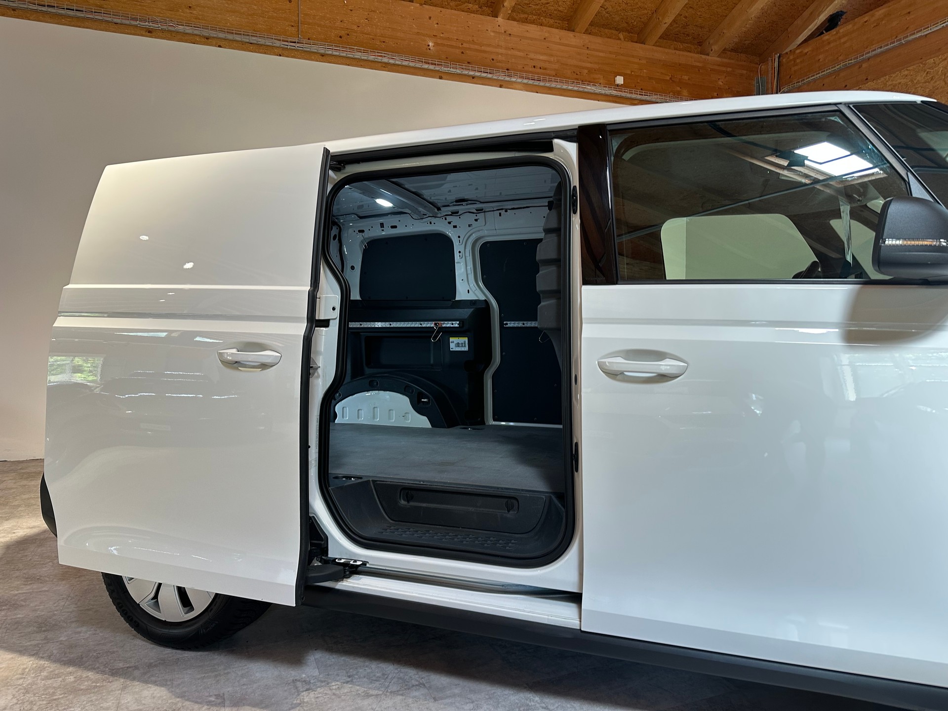 VW ID. Buzz Cargo-image-10