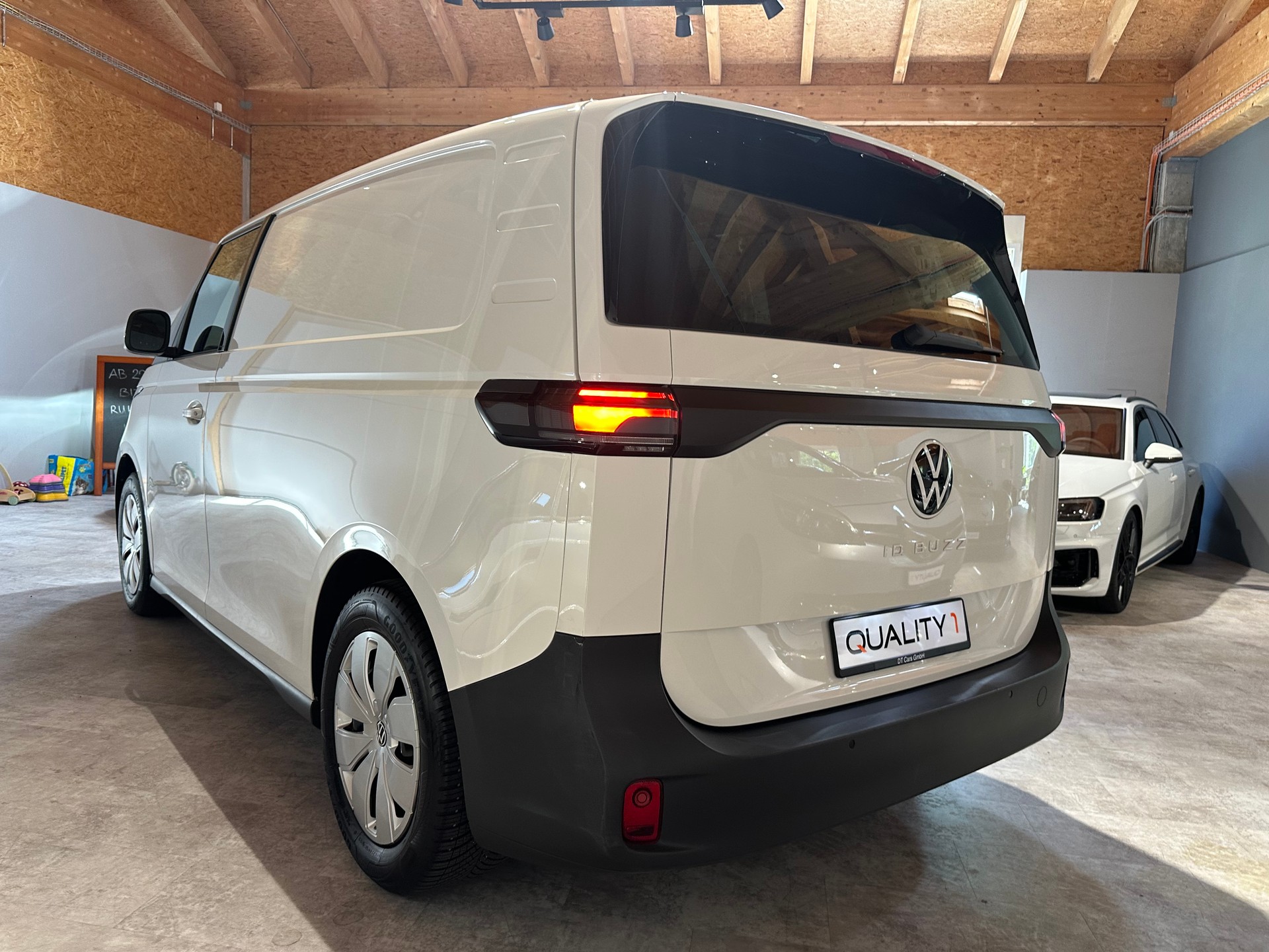 VW ID. Buzz Cargo-image-3
