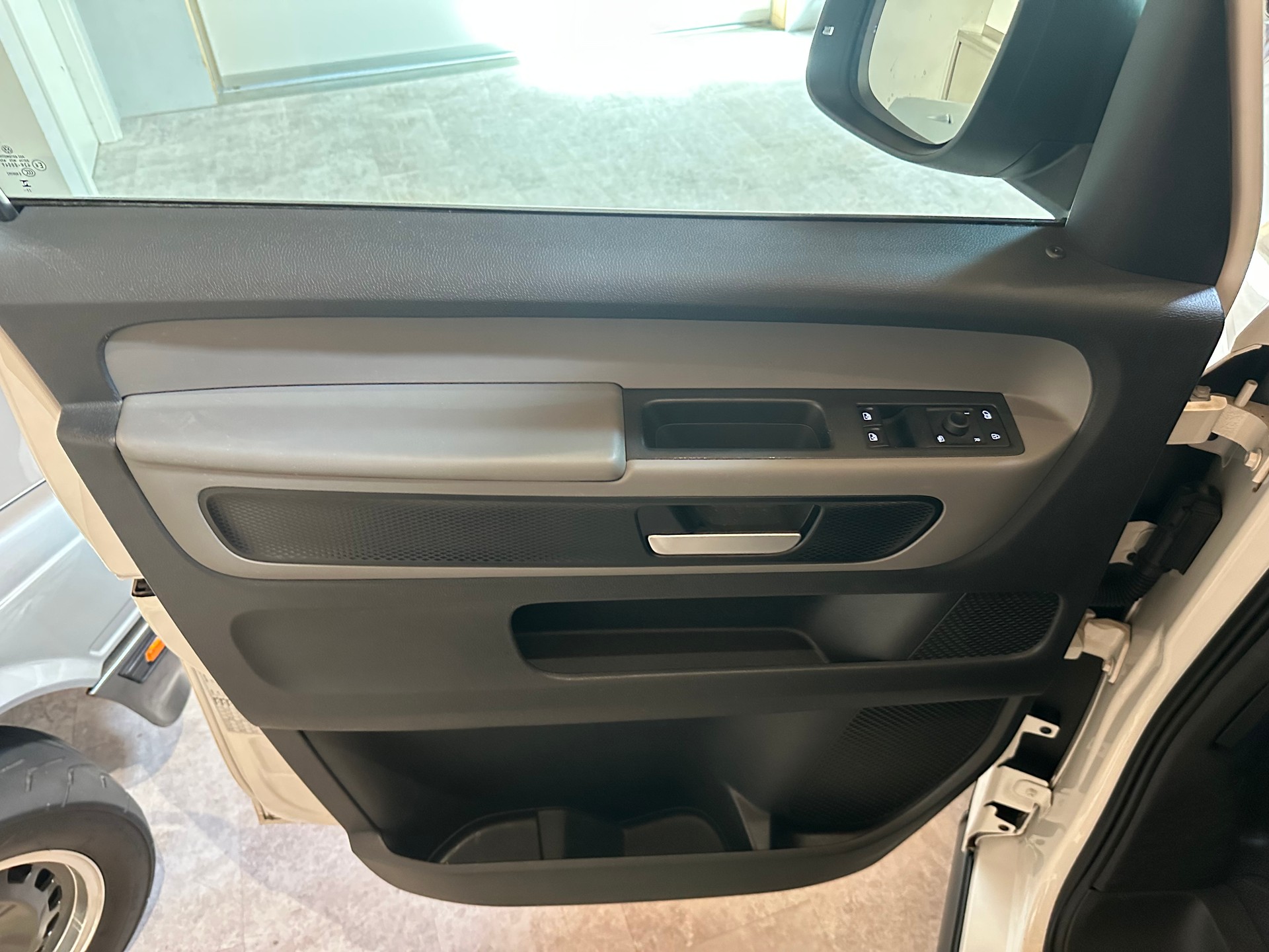 VW ID. Buzz Cargo-image-15