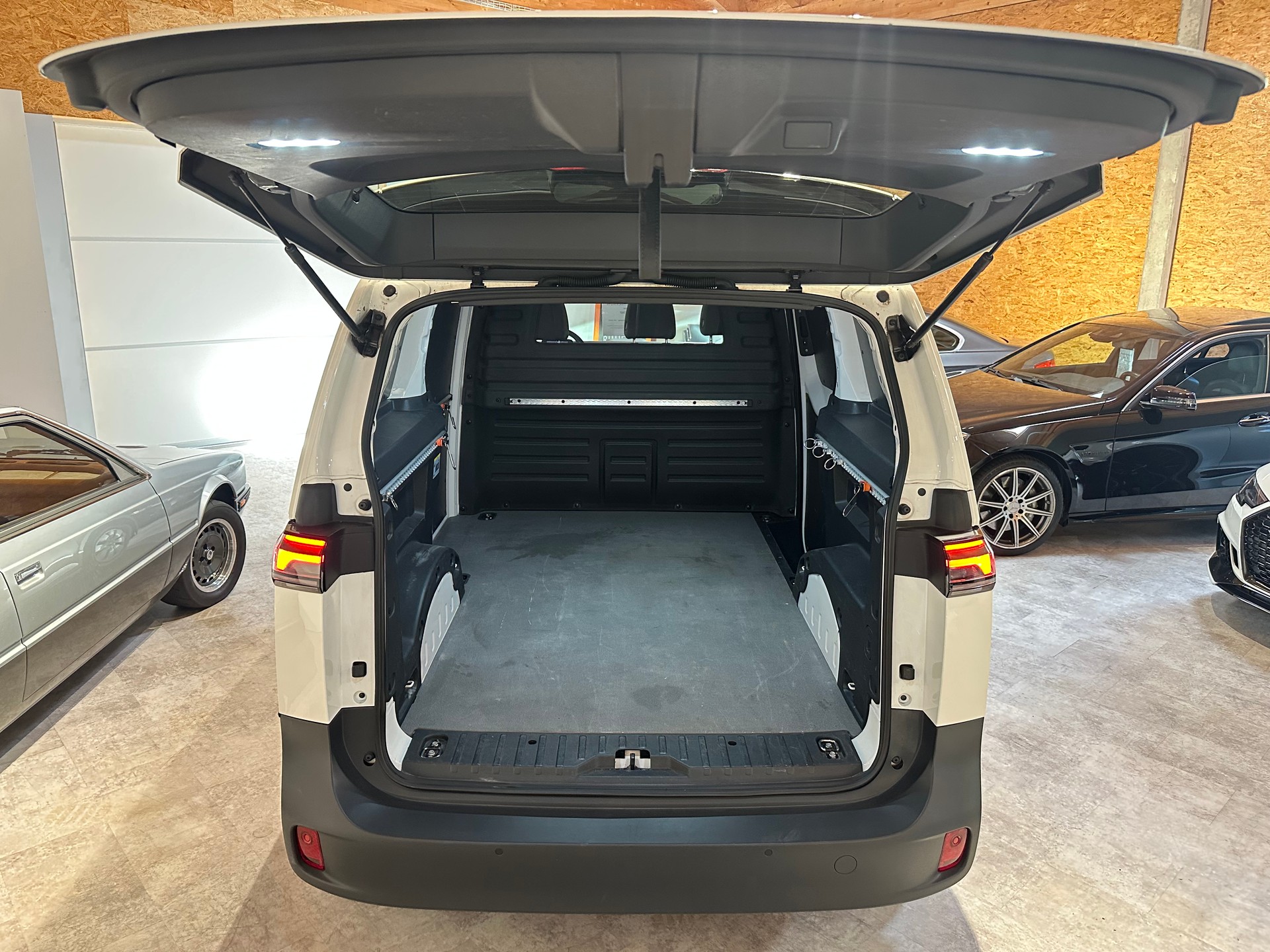 VW ID. Buzz Cargo-image-5