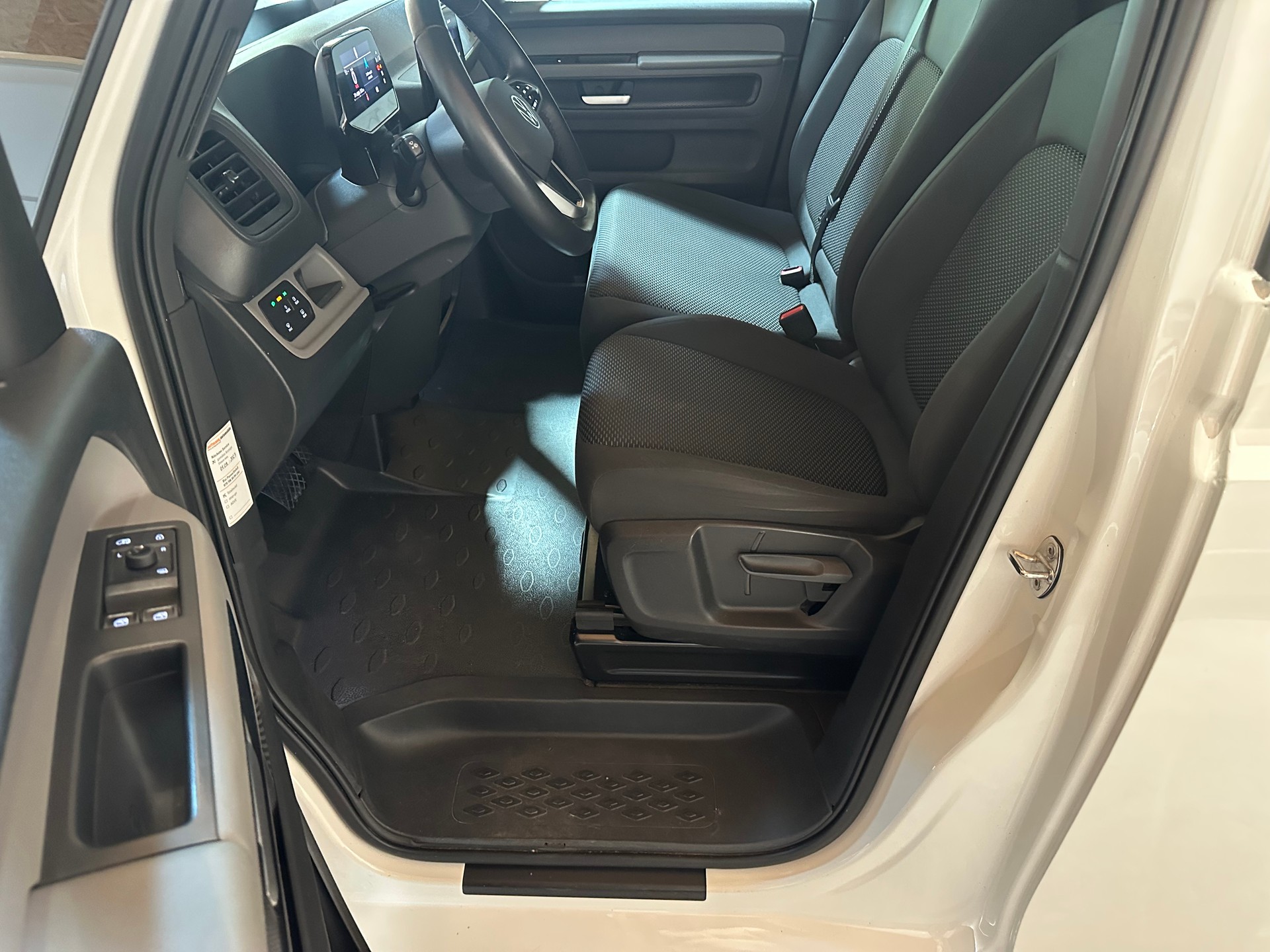 VW ID. Buzz Cargo-image-13