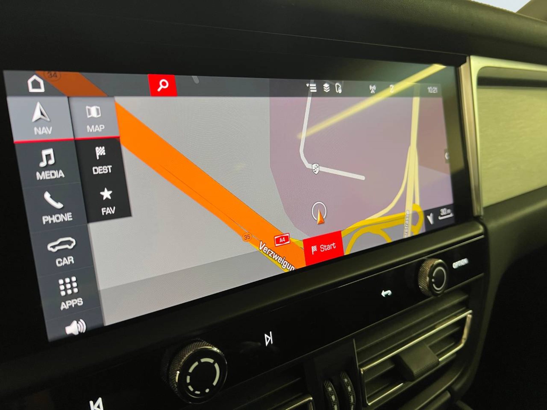 PORSCHE Macan S-image-31