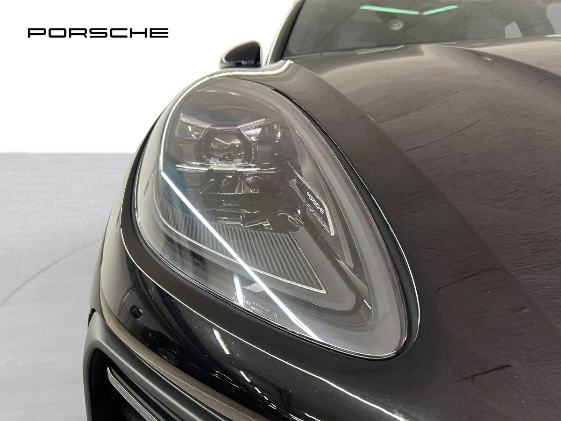 PORSCHE Macan S-image-11