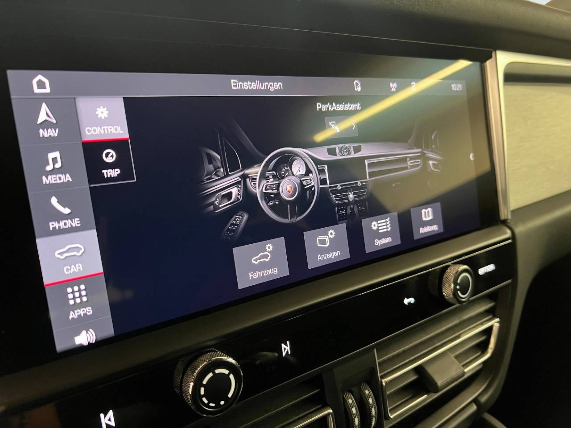 PORSCHE Macan S-image-28