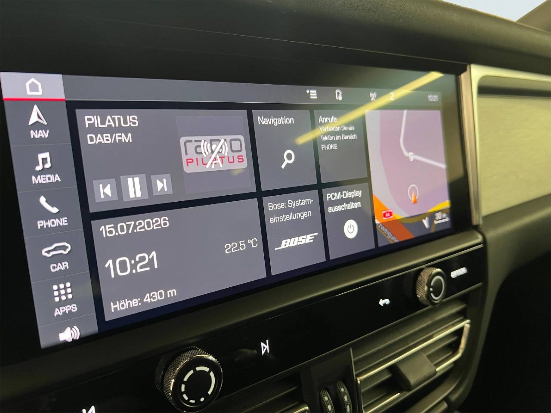 PORSCHE Macan S-image-27