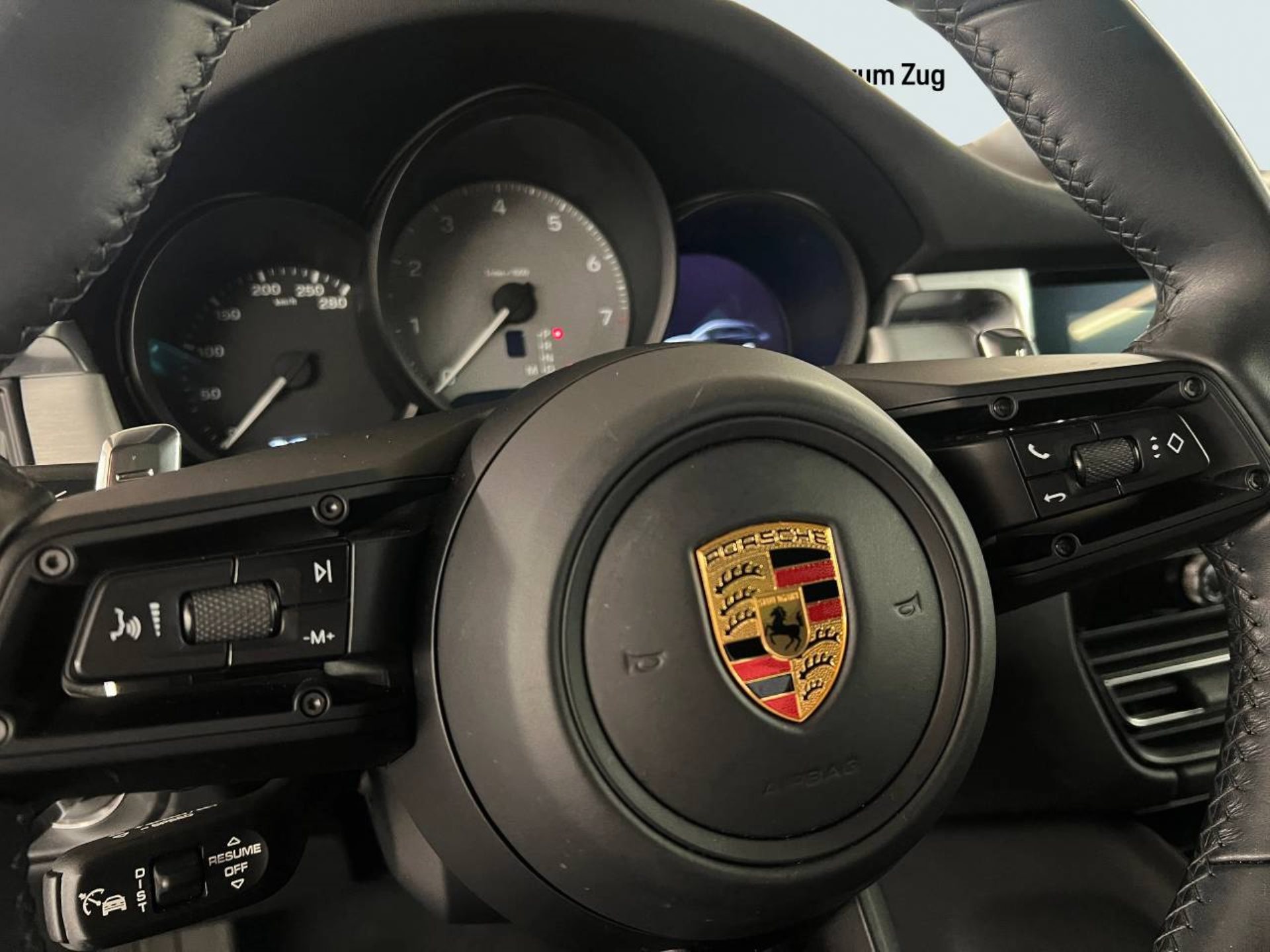 PORSCHE Macan S-image-16