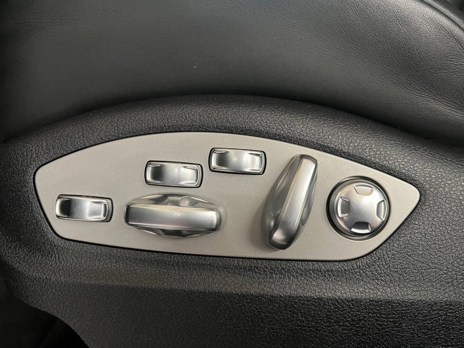 PORSCHE Macan S-image-20