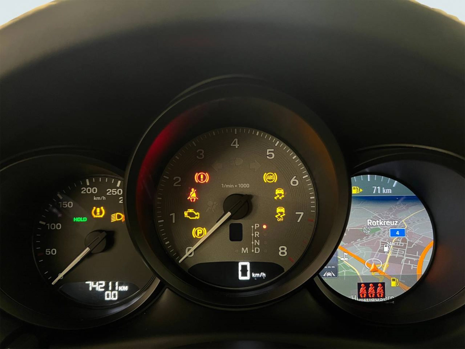 PORSCHE Macan S-image-24