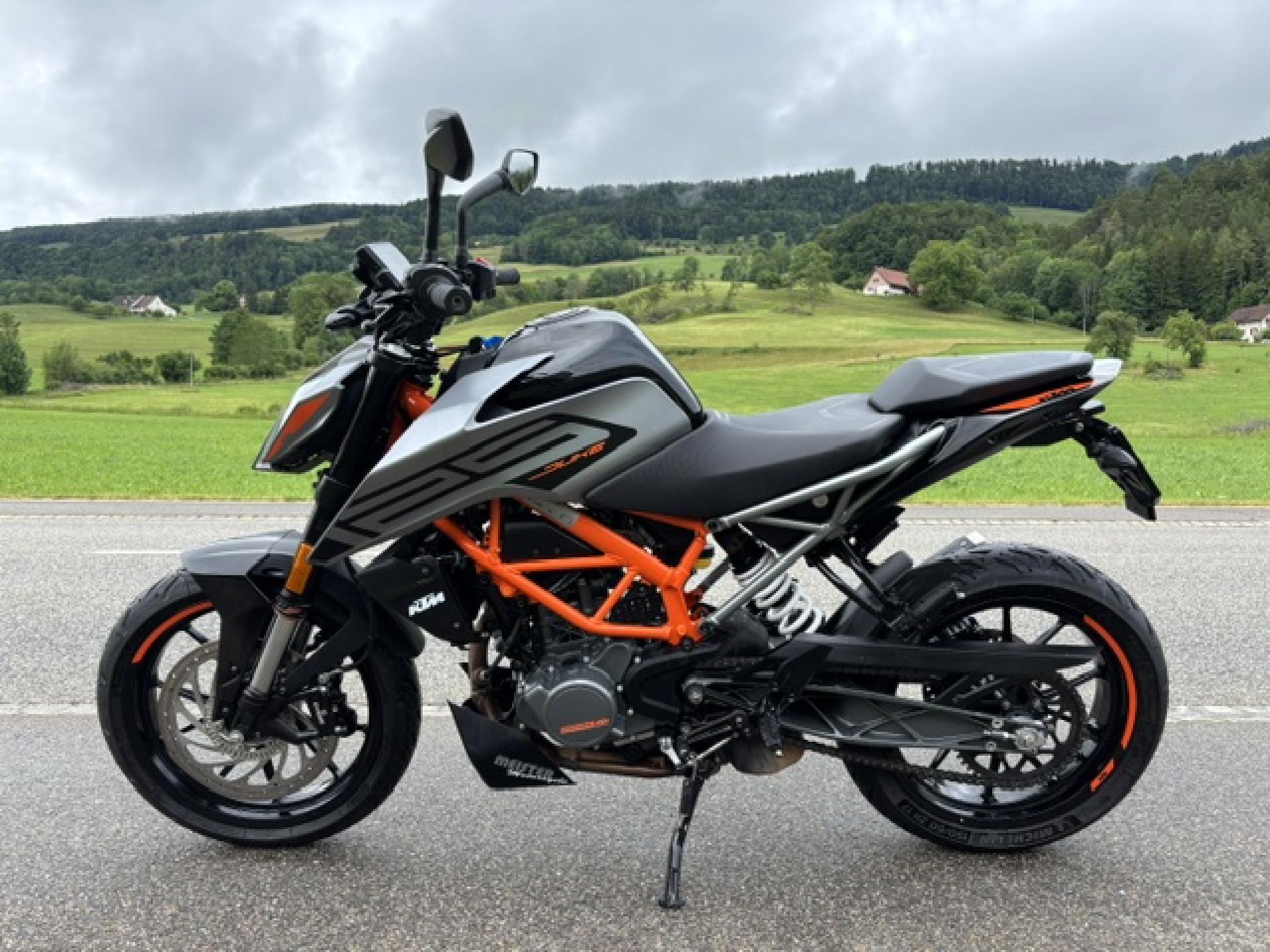 KTM 125 Duke-image-1