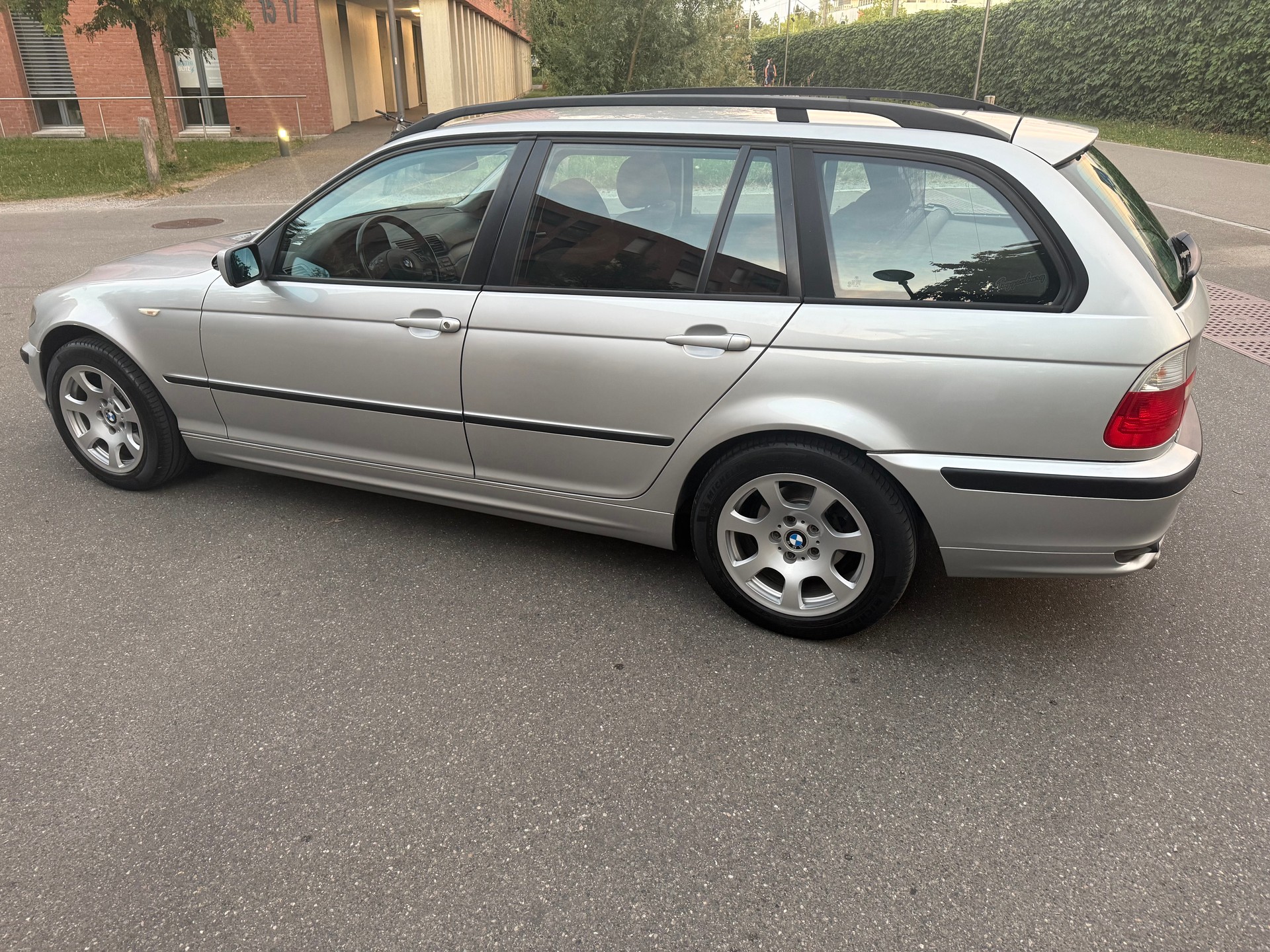 BMW 318i Touring-image-11
