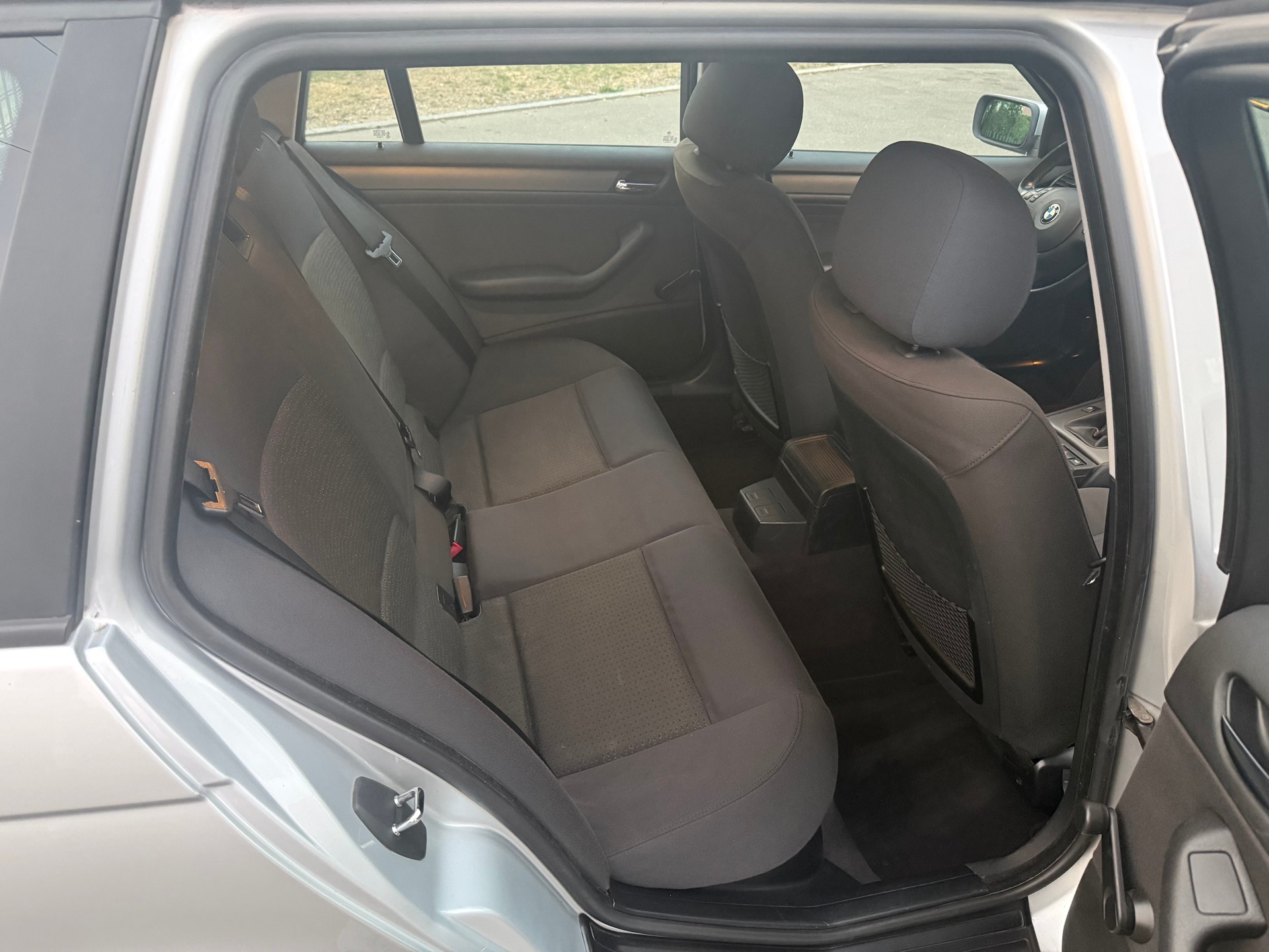 BMW 318i Touring-image-19
