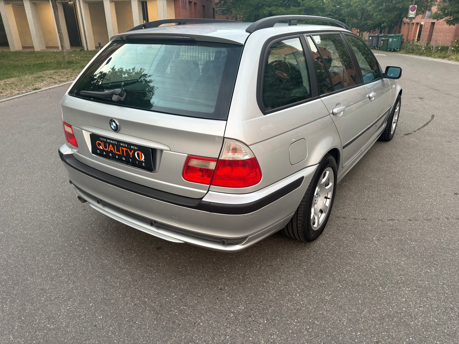 BMW 318i Touring-image-8
