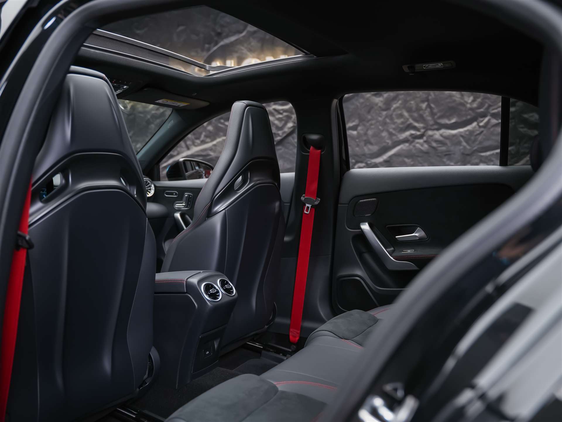 MERCEDES-BENZ A35 AMG 4Matic 8G-DCT *Facelift*Panorama*Schalensitze*360° Kamera*-image-12