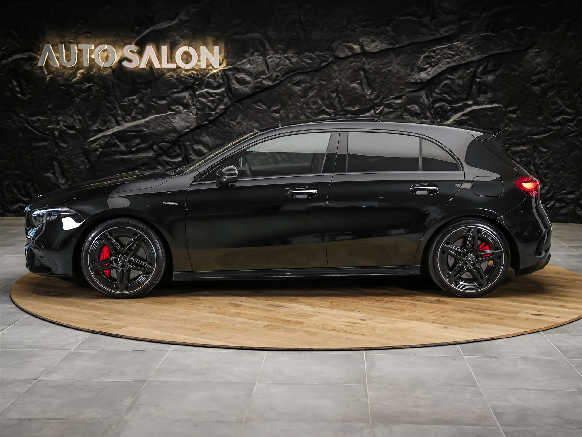 MERCEDES-BENZ A35 AMG 4Matic 8G-DCT *Facelift*Panorama*Schalensitze*360° Kamera*-showroom-element-1
