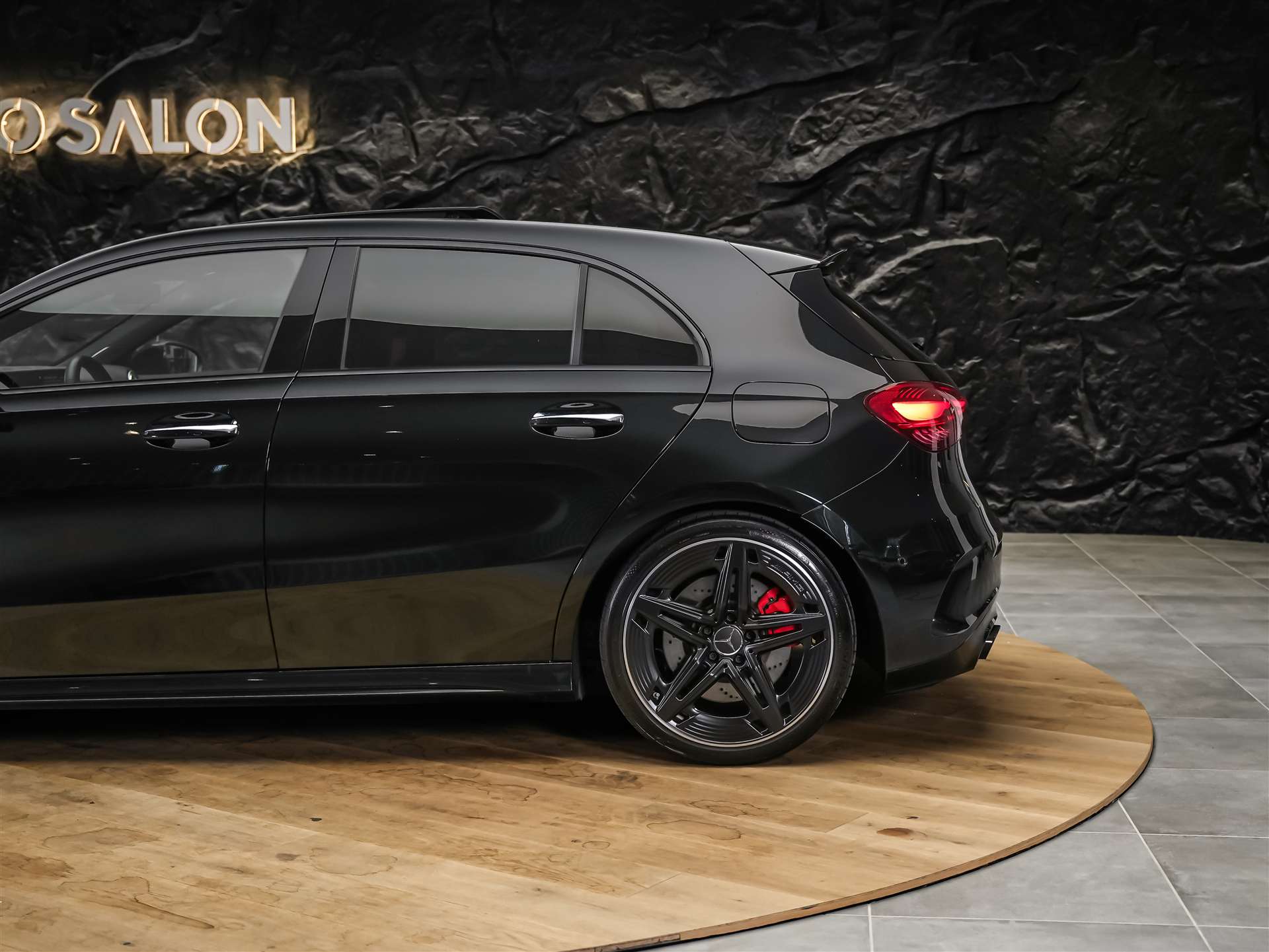 MERCEDES-BENZ A35 AMG 4Matic 8G-DCT *Facelift*Panorama*Schalensitze*360° Kamera*-image-18