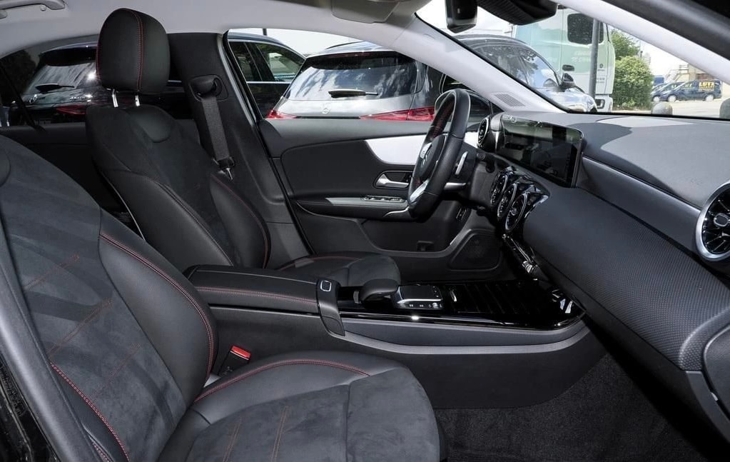 MERCEDES-BENZ A 200 AMG Line-image-5