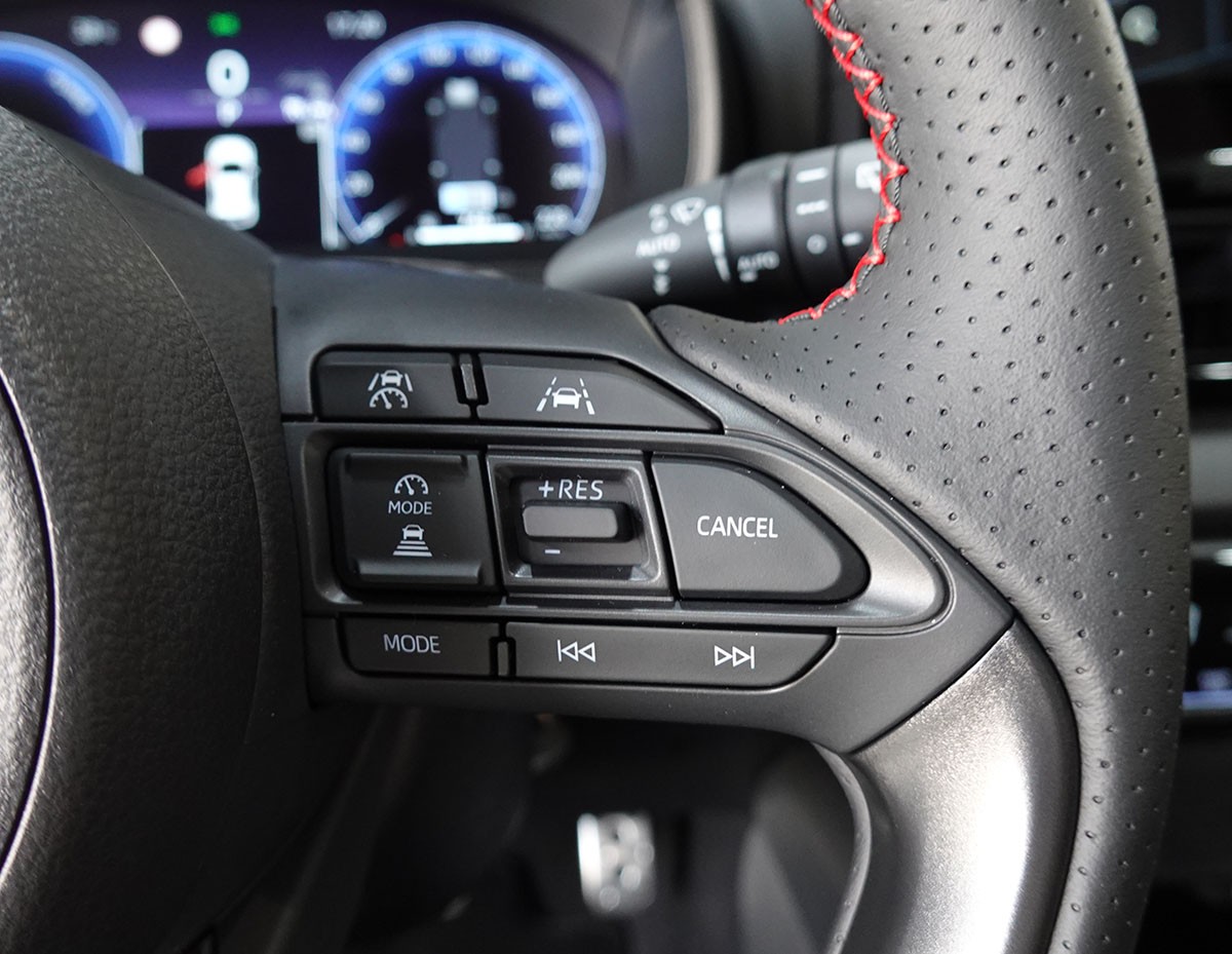 TOYOTA Yaris 1.5 GR Sport e-CVT Panoramaglasdach, JBL, Head-Up Display-image-12