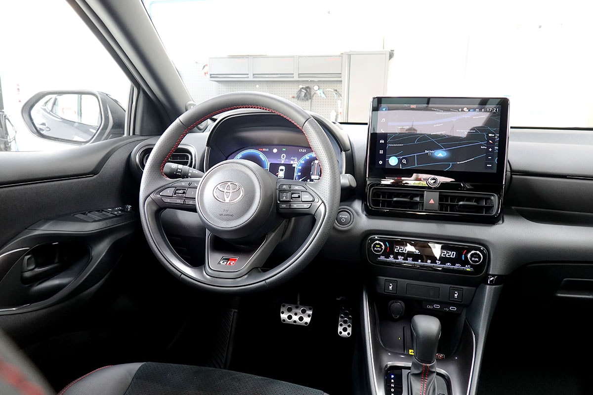 TOYOTA Yaris 1.5 GR Sport e-CVT Panoramaglasdach, JBL, Head-Up Display-image-7