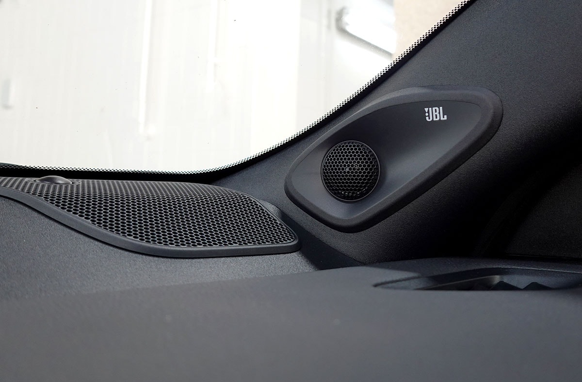 TOYOTA Yaris 1.5 GR Sport e-CVT Panoramaglasdach, JBL, Head-Up Display-image-13