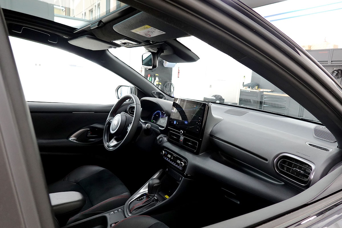 TOYOTA Yaris 1.5 GR Sport e-CVT Panoramaglasdach, JBL, Head-Up Display-image-5
