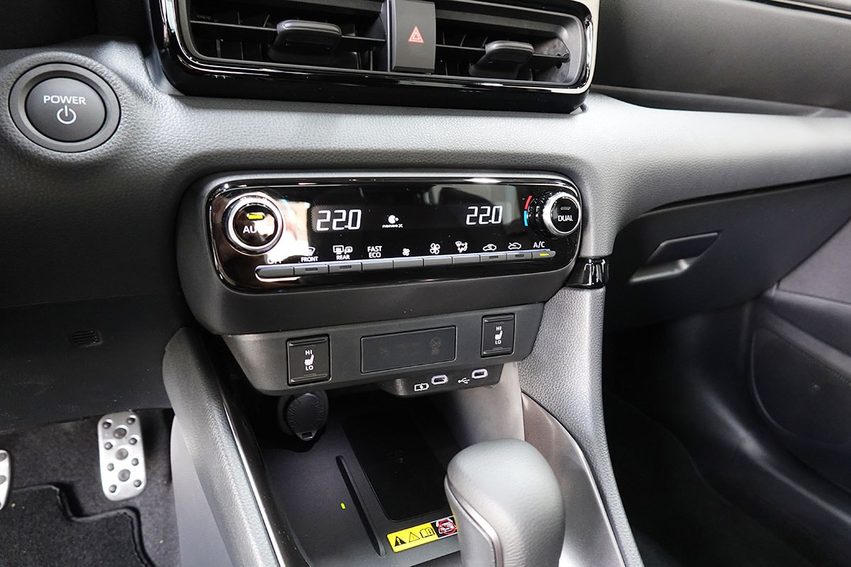 TOYOTA Yaris 1.5 GR Sport e-CVT Panoramaglasdach, JBL, Head-Up Display-image-11