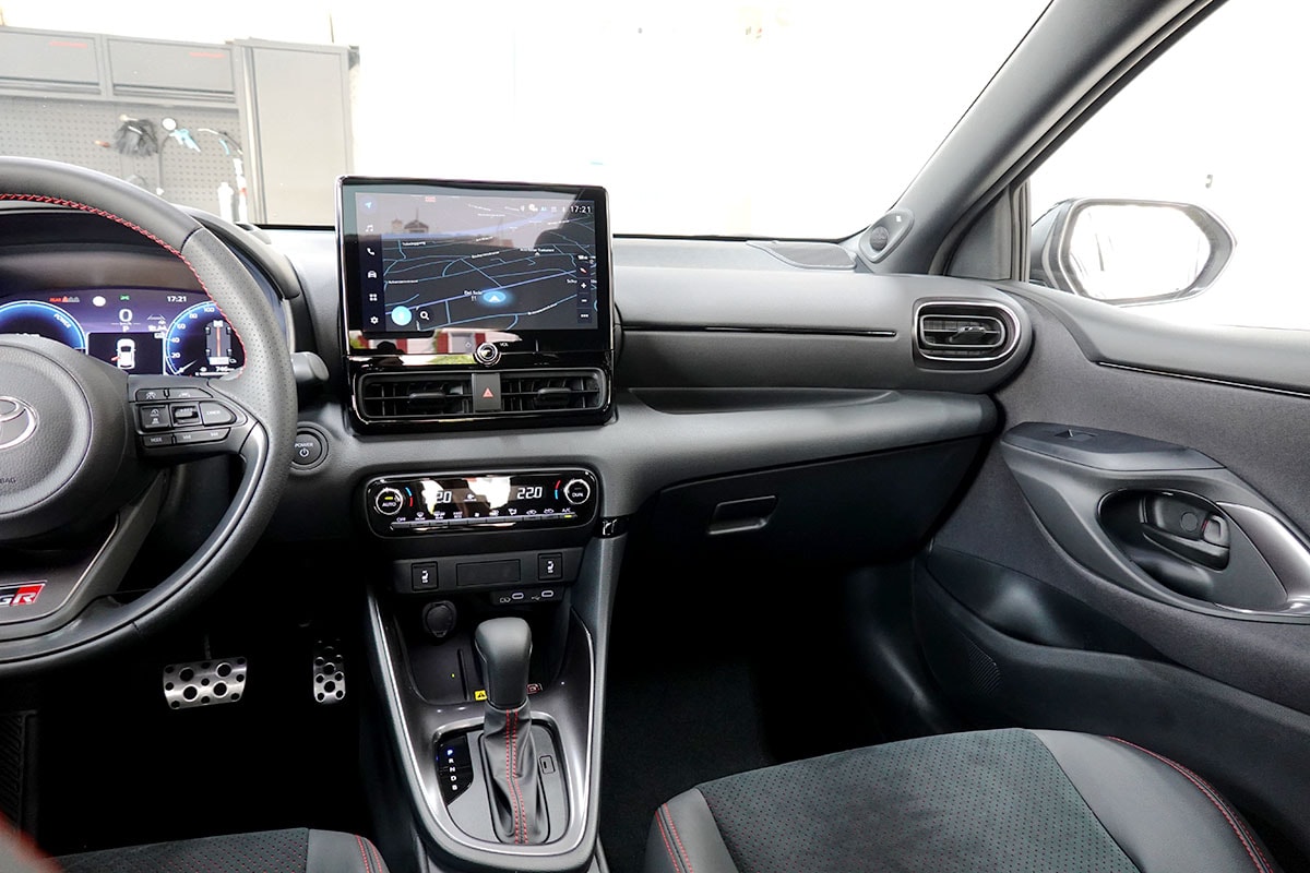 TOYOTA Yaris 1.5 GR Sport e-CVT Panoramaglasdach, JBL, Head-Up Display-image-9