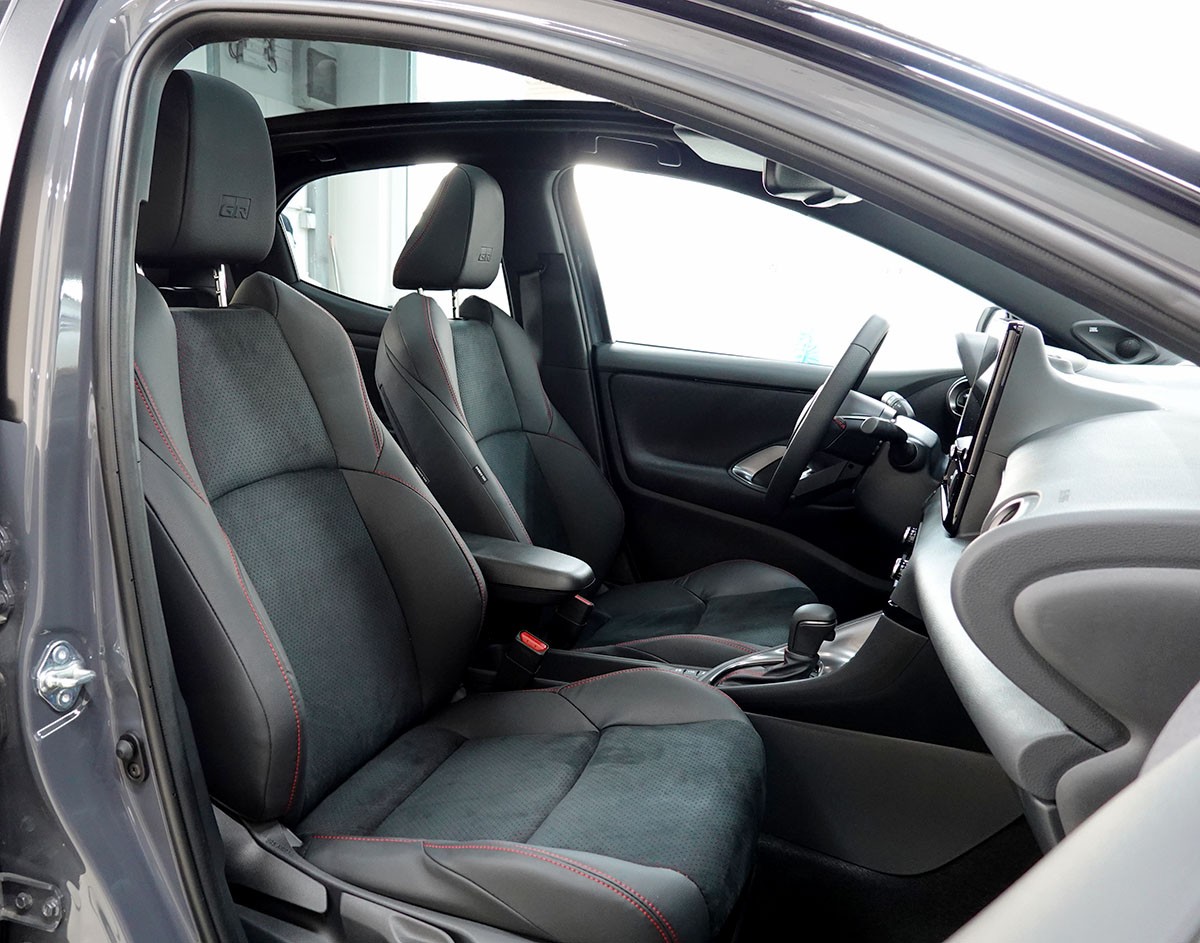 TOYOTA Yaris 1.5 GR Sport e-CVT Panoramaglasdach, JBL, Head-Up Display-image-3