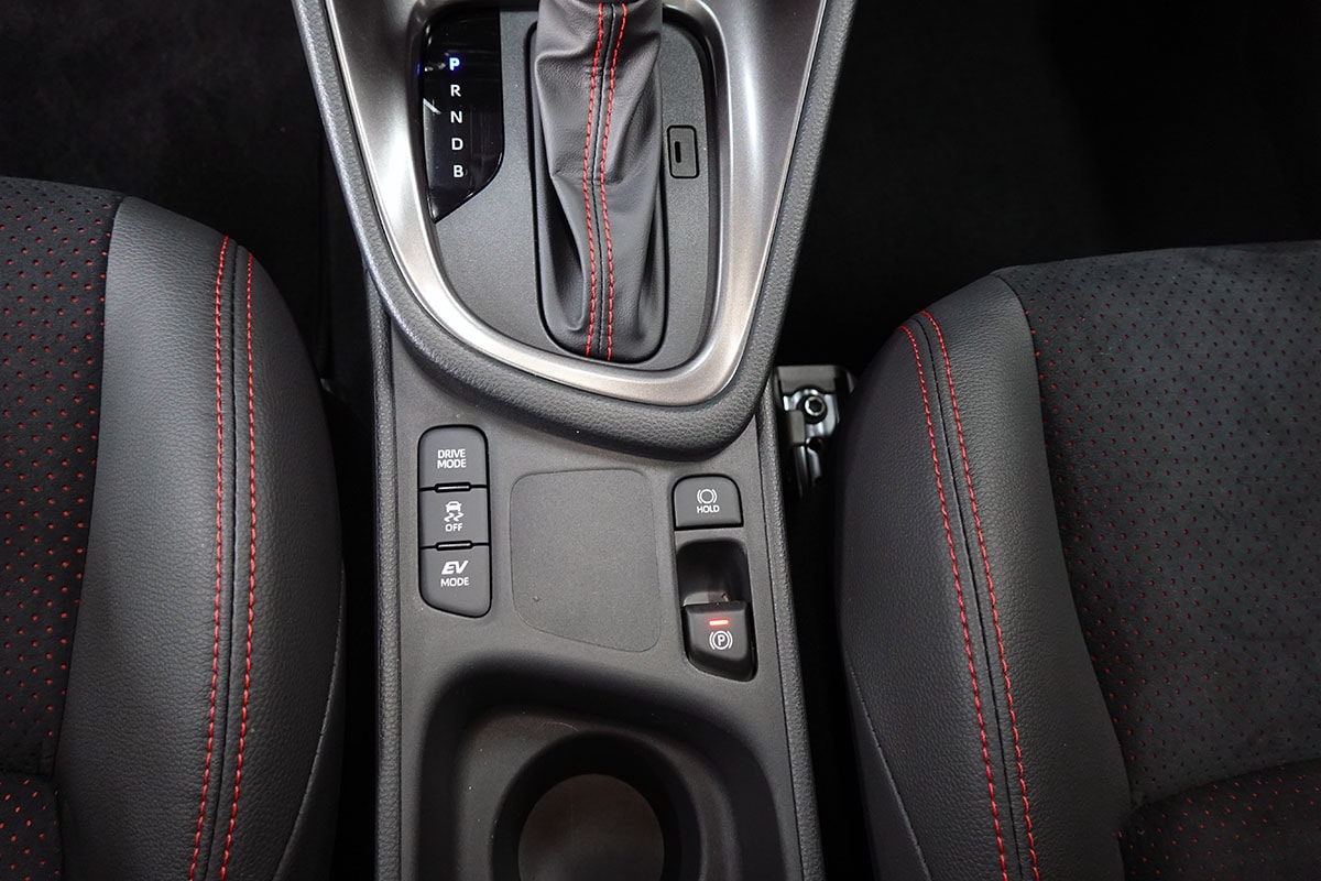 TOYOTA Yaris 1.5 GR Sport e-CVT Panoramaglasdach, JBL, Head-Up Display-image-19