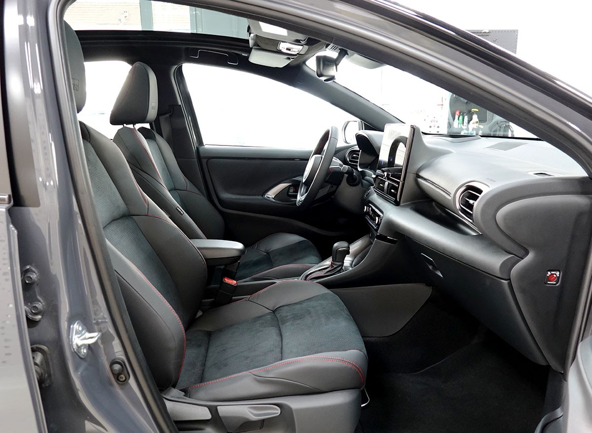 TOYOTA Yaris 1.5 GR Sport e-CVT Panoramaglasdach, JBL, Head-Up Display-image-4