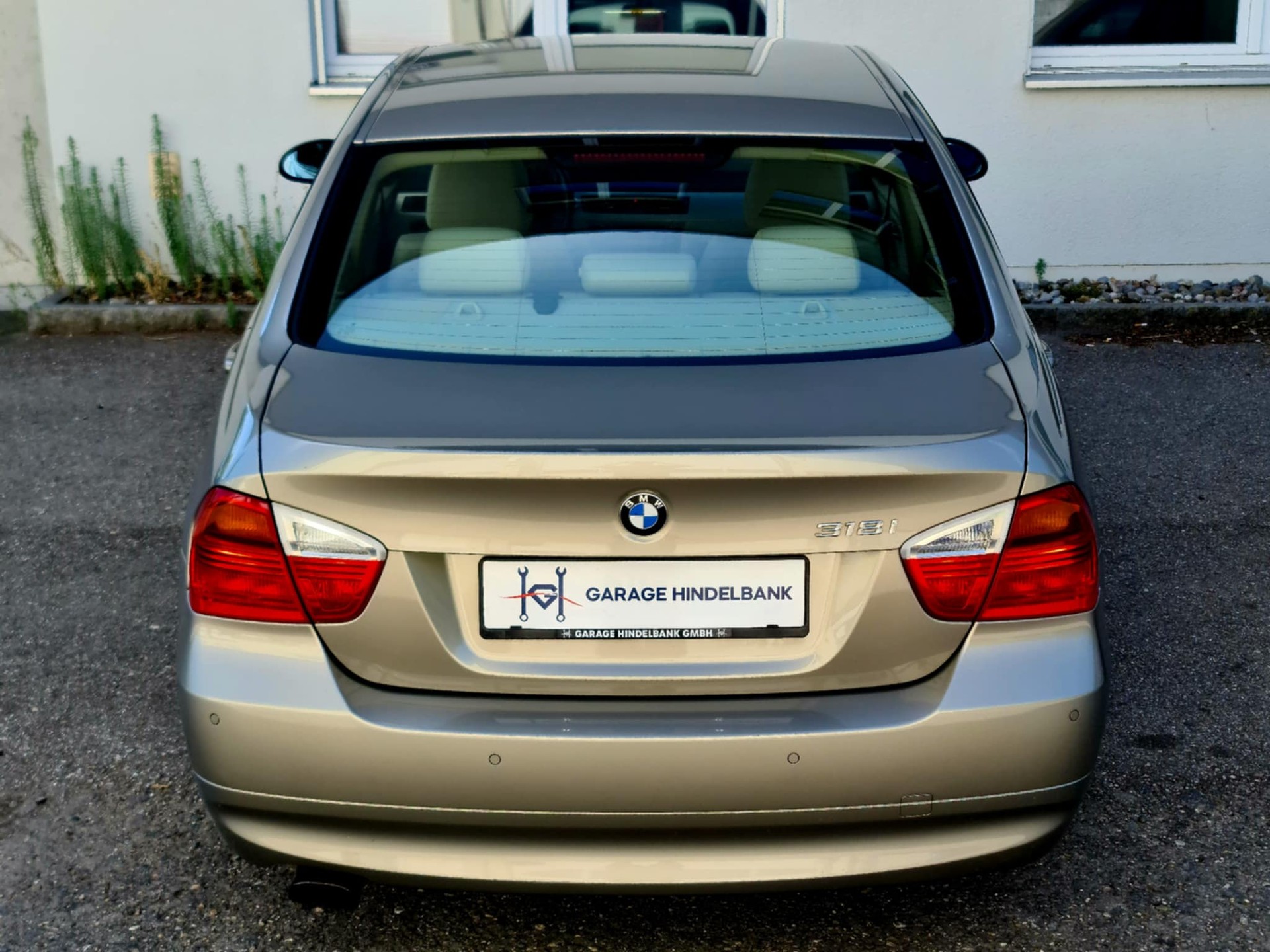 BMW 318i Access-image-6
