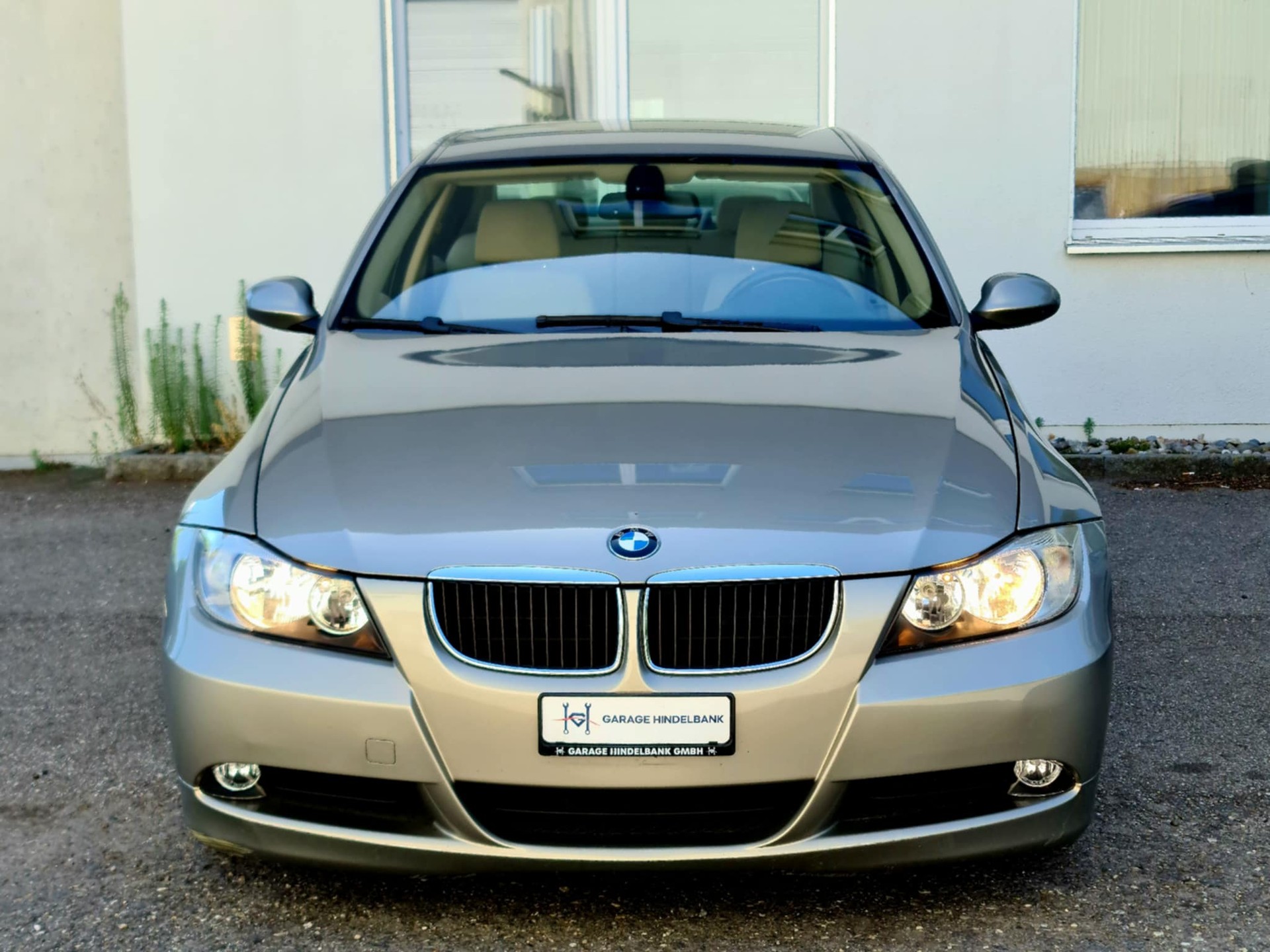 BMW 318i Access-image-2