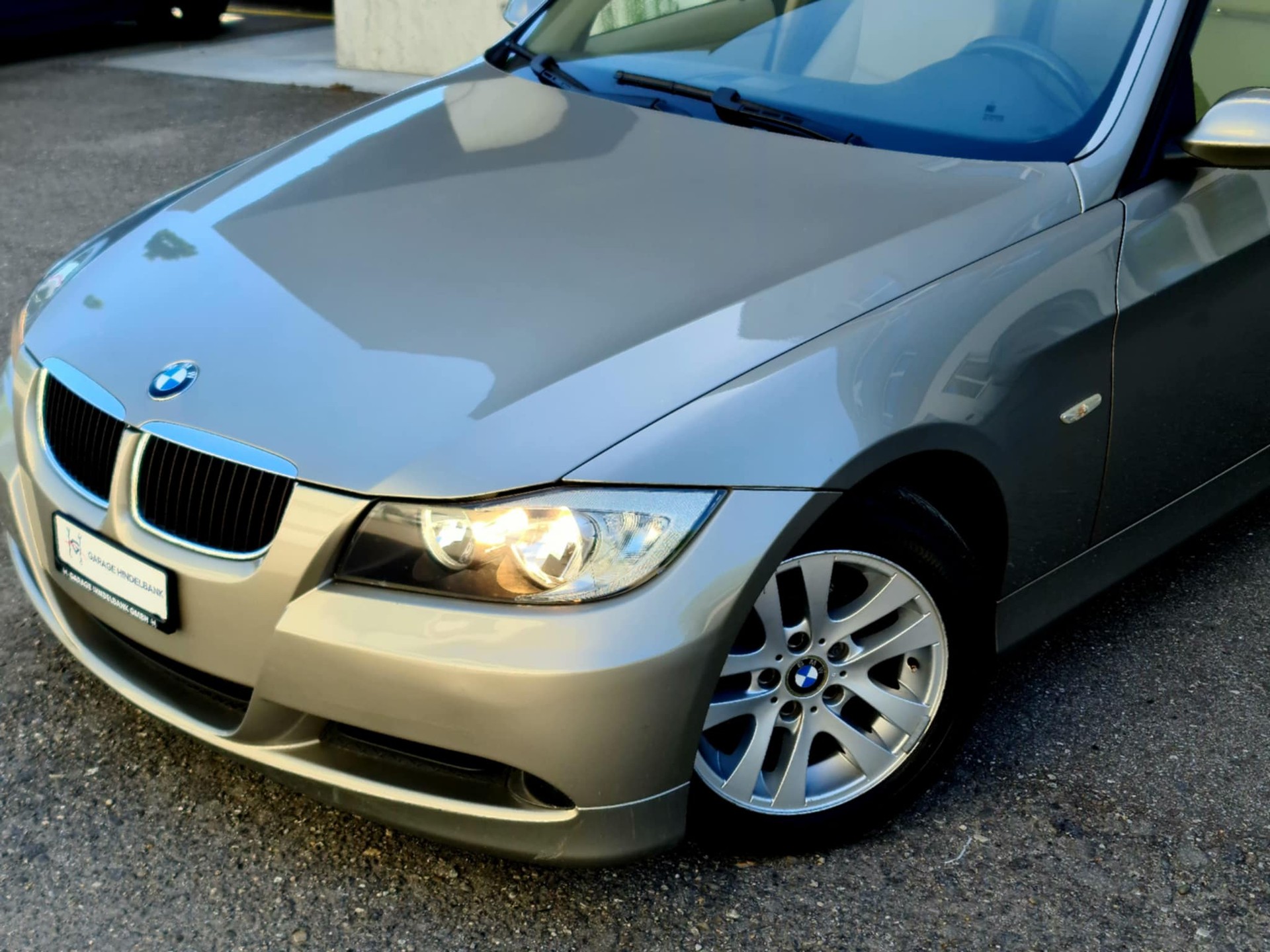BMW 318i Access-image-1