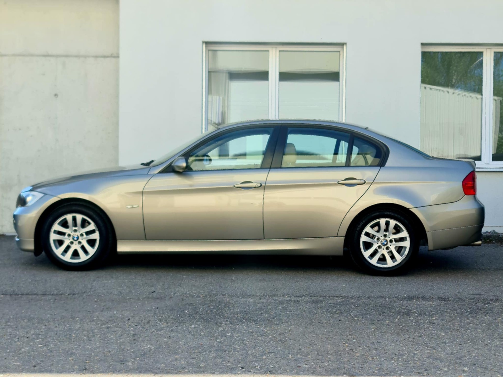 BMW 318i Access-image-4