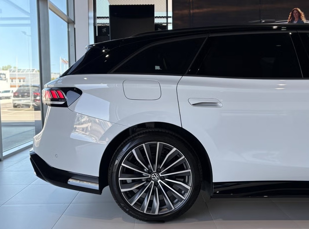 VW ID.7 Tourer GTX 86 kWh GTX 4 Motion-image-9