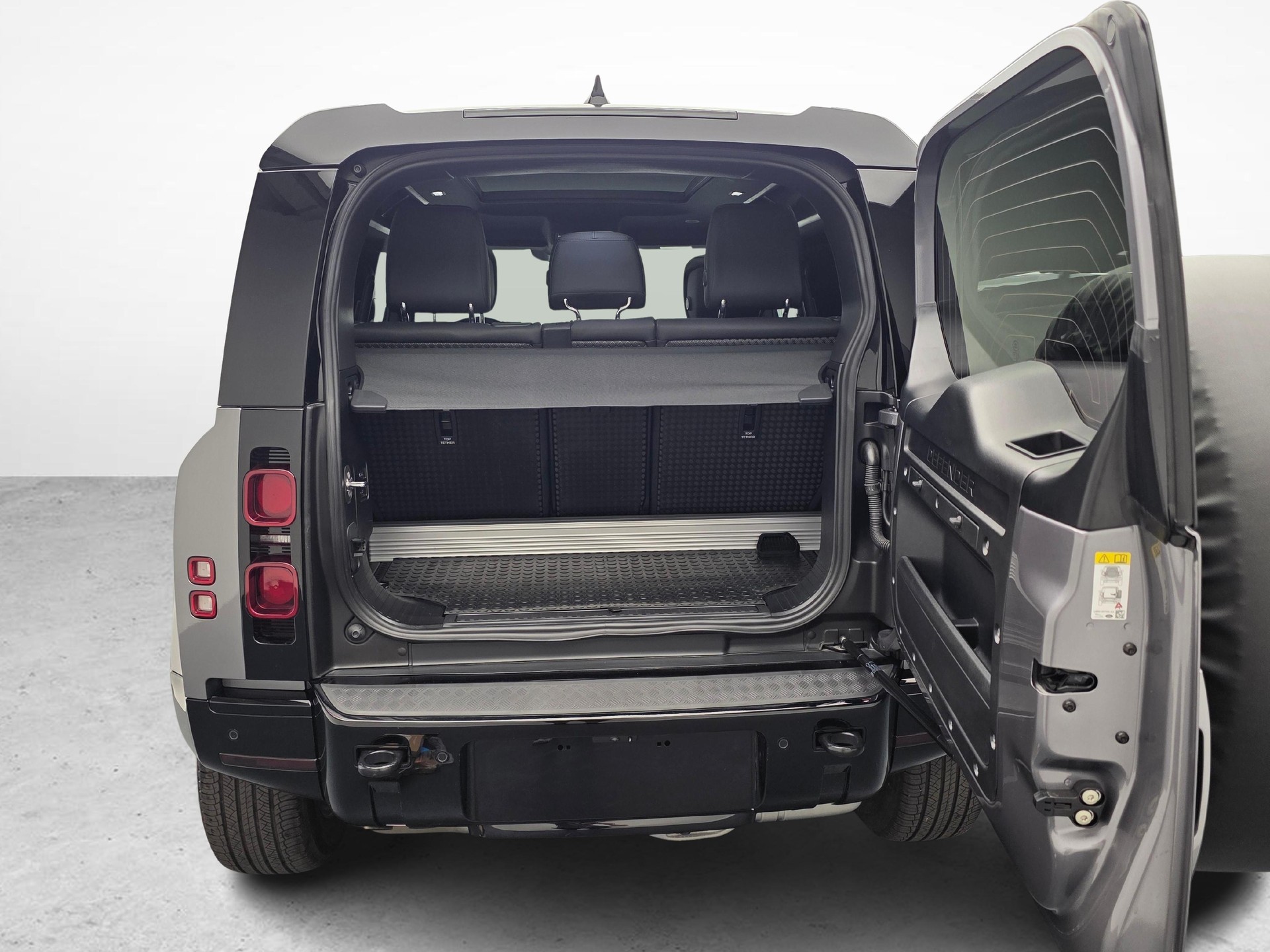 LAND ROVER Defender 90 3.0 D I6 250 X-Dynamic SE-image-10
