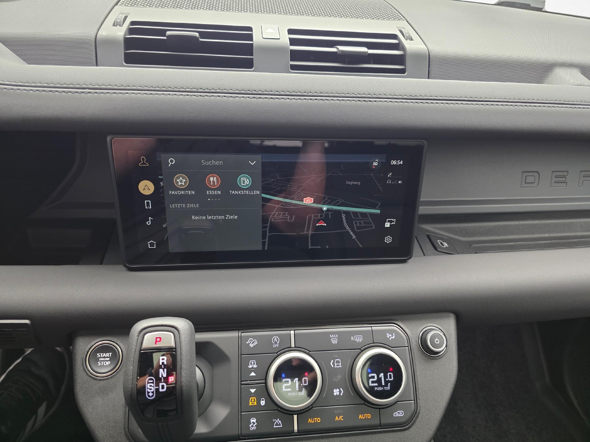 LAND ROVER Defender 90 3.0 D I6 250 X-Dynamic SE-image-13
