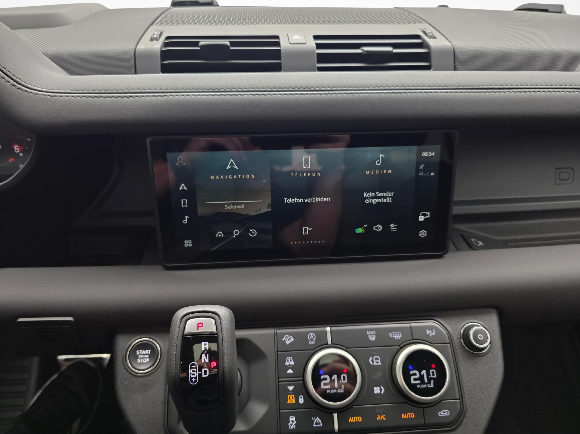 LAND ROVER Defender 90 3.0 D I6 250 X-Dynamic SE-image-12