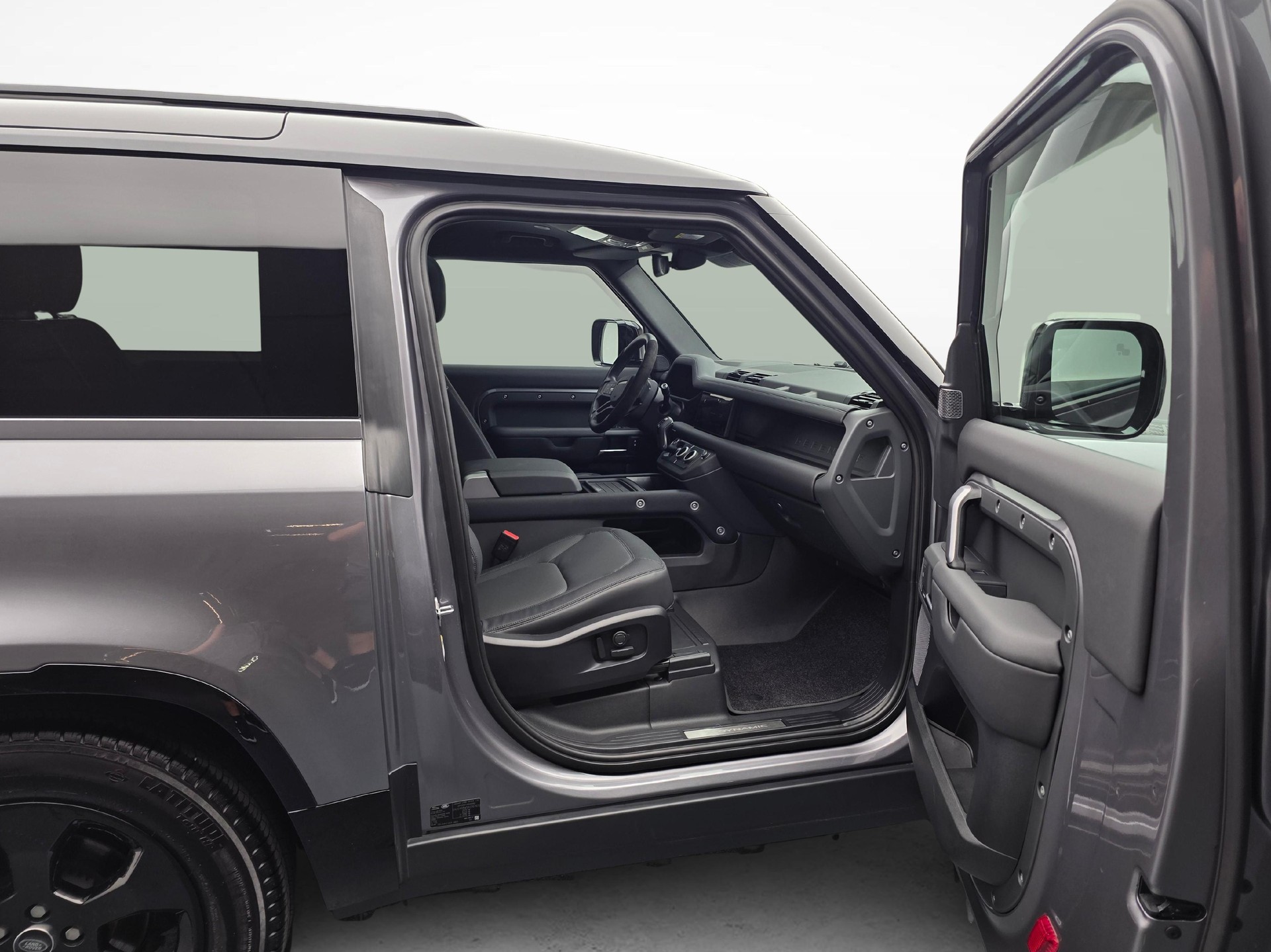 LAND ROVER Defender 90 3.0 D I6 250 X-Dynamic SE-image-9