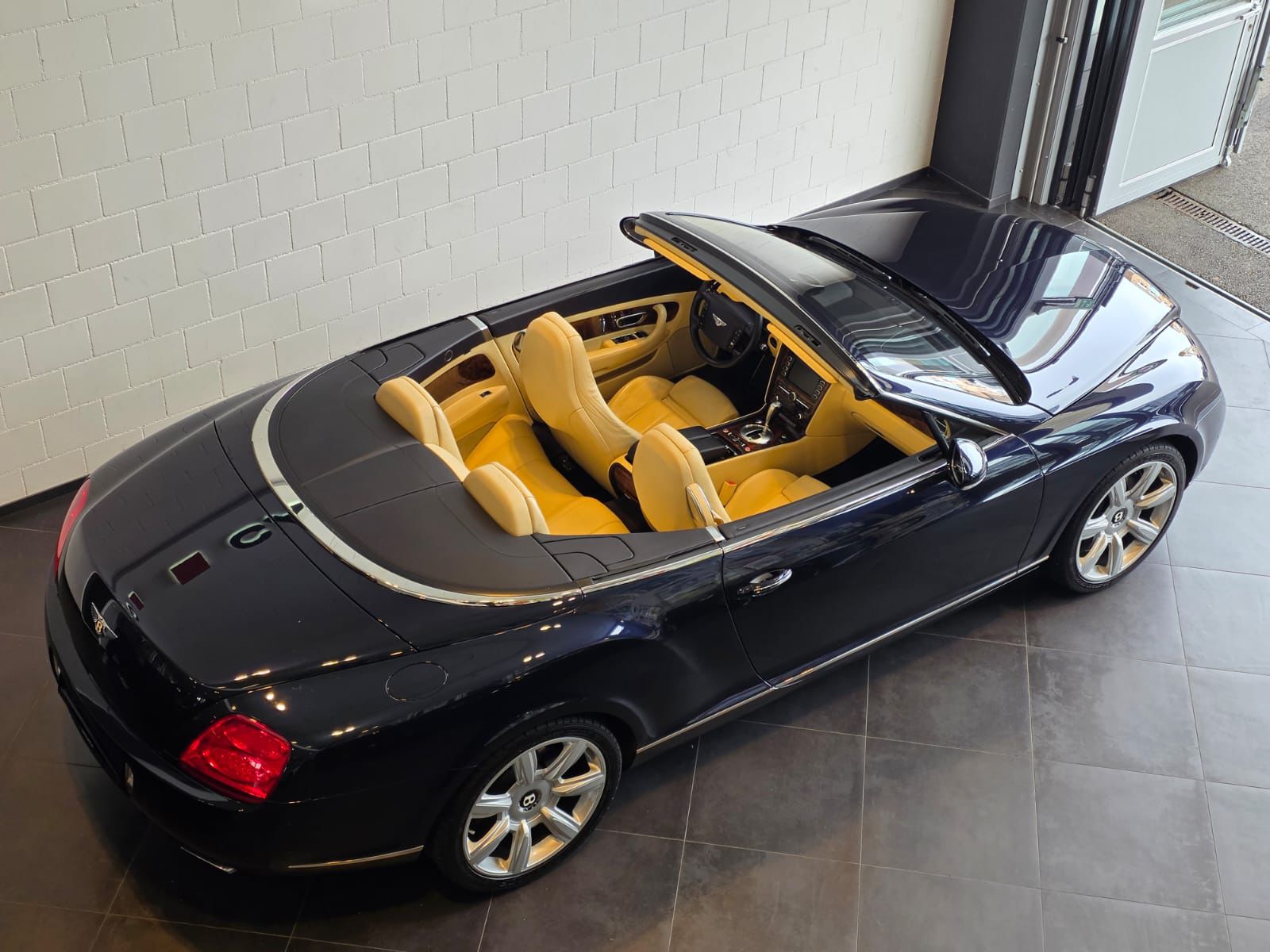 BENTLEY Continental GTC 6.0-image-10
