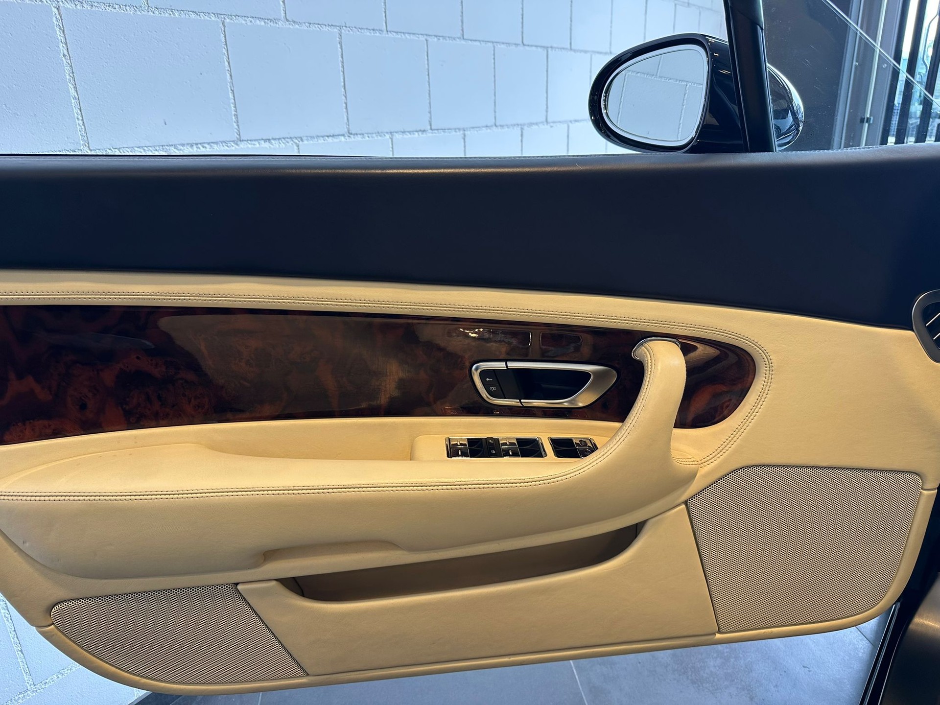 BENTLEY Continental GTC 6.0-image-17