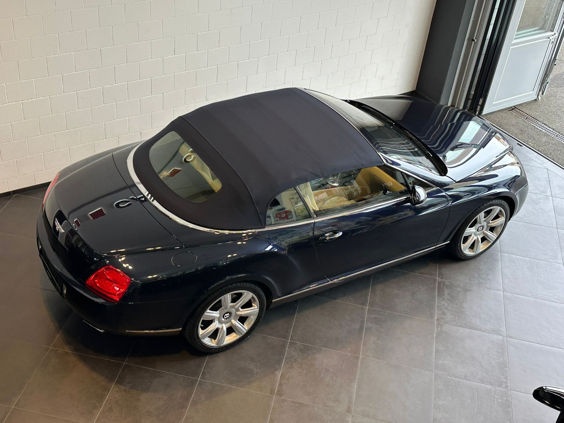 BENTLEY Continental GTC 6.0-image-11