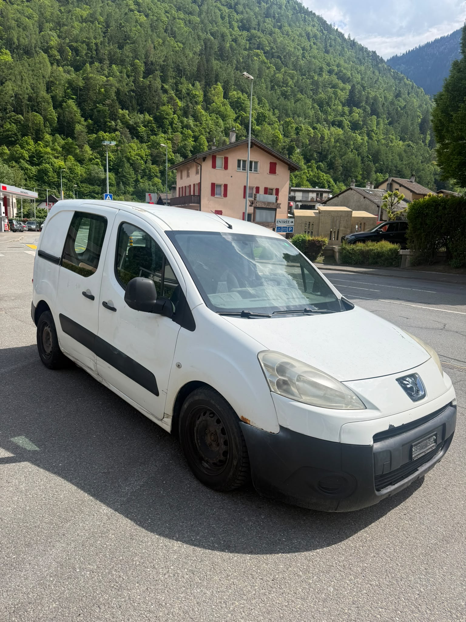 PEUGEOT Partner 1.6i Urban-image-0
