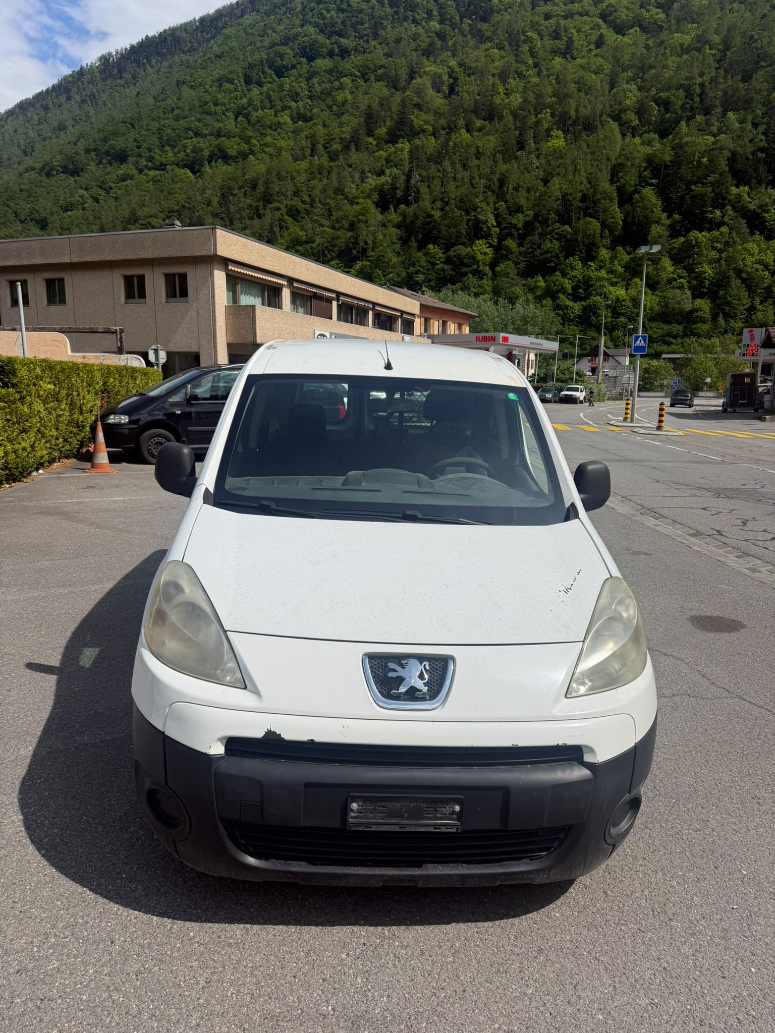 PEUGEOT Partner 1.6i Urban-image-1